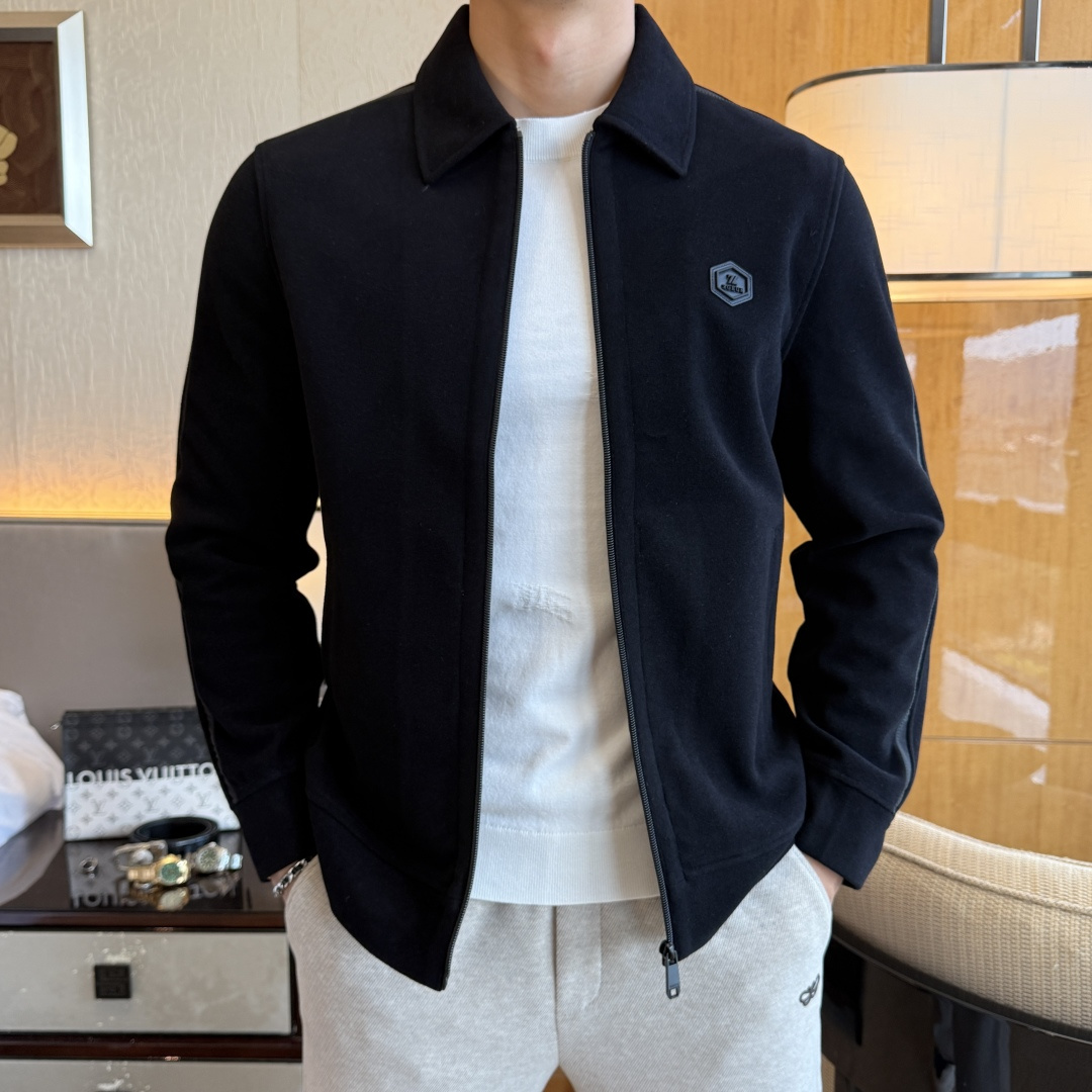 NO:531697,JINIA - SS Fall and Winter Big Boutique Wool Jacket, Customized High-quality Polyester Fabric!  Top-level fashion brand elements logo design, complete with three standards!  The original hardware and accessories have smooth lines and exquisite craftsmanship, excellent upper body style, comfortable fabric, windproof and warm, and casual matching are very fashionable, handsome, casual and fashionable men's must-have!  Size M-3XL can wear up to 190 catties!  ,zegna,jackets & coats,alexander wang19860909杰尼娅 - ss秋冬大爆款精品羊毛夹克,定制高品质聚酯纤维面料！顶级时尚大牌元素logo设计,三标齐全！原版五金辅料,线条流畅,工艺精致,上身版型超赞,面料舒适,挡风保暖,随意搭配都非常时尚帅气休闲时尚男仕必备款哦！尺码M-3XL 最大可穿190斤！,,zegna,jackets & coats,alexander wang,Men's clothing