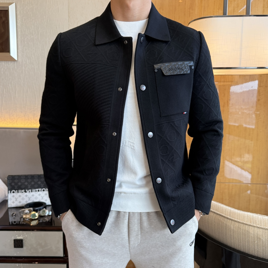 NO:531700,The masked mouth - ss big boutique jacket for autumn and winter, customized high-quality polyester fiber fabric!  Top-level fashion brand elements logo design, complete with three standards!  The original hardware and accessories have smooth lines and exquisite craftsmanship, excellent upper body style, comfortable fabric, windproof and warm, and casual matching are very fashionable, handsome, casual and fashionable men's must-have!  Size M-3XL can wear up to 190 catties!  ,Moncler,jackets & coats,alexander wang19860909蒙口 - ss秋冬大爆款精品夹克,定制高品质聚酯纤维面料！顶级时尚大牌元素logo设计,三标齐全！原版五金辅料,线条流畅,工艺精致,上身版型超赞,面料舒适,挡风保暖,随意搭配都非常时尚帅气休闲时尚男仕必备款哦！尺码M-3XL 最大可穿190斤！,,Moncler,jackets & coats,alexander wang,Men's clothing