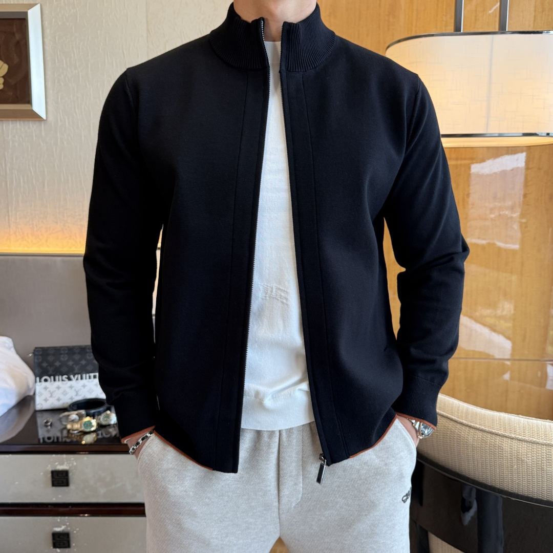 NO:526336,JINIA - 2025ss autumn and winter hot-sized boutique knitted jacket, customized high-quality polyester fiber fabric!  Top-level fashion brand elements logo design, complete with three standards!  The original hardware and accessories have smooth lines and exquisite craftsmanship, excellent upper body style, comfortable fabric, windproof and warm, and casual matching are very fashionable, handsome, casual and fashionable men's must-have!  Size M-3XL can wear up to 190 catties!  ,zegna,jackets & coats,alexander wang19860909杰尼娅 - 2025ss秋冬大爆款精品针织夹克,定制高品质聚酯纤维面料！顶级时尚大牌元素logo设计,三标齐全！原版五金辅料,线条流畅,工艺精致,上身版型超赞,面料舒适,挡风保暖,随意搭配都非常时尚帅气休闲时尚男仕必备款哦！尺码M-3XL 最大可穿190斤！,,zegna,jackets & coats,alexander wang,Men's clothing