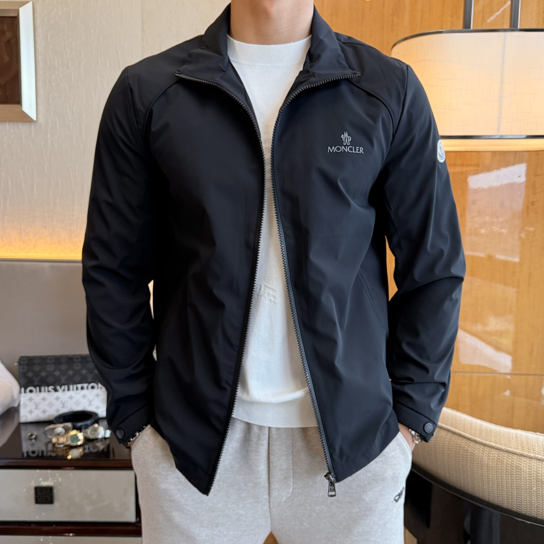 NO:531694,The masked-ss big boutique jacket for autumn and winter, customized high-quality polyester fiber fabric!  Top-level fashion brand elements logo design, complete with three standards!  The original hardware and accessories have smooth lines and exquisite craftsmanship, excellent upper body style, comfortable fabric, windproof and warm, and casual matching are very fashionable, handsome, casual and fashionable men's must-have!  Size M-3XL can wear up to 190 catties!  ,Moncler,jackets & coats,alexander wang19860909蒙口- ss秋冬大爆款精品夹克,定制高品质聚酯纤维面料！顶级时尚大牌元素logo设计,三标齐全！原版五金辅料,线条流畅,工艺精致,上身版型超赞,面料舒适,挡风保暖,随意搭配都非常时尚帅气休闲时尚男仕必备款哦！尺码M-3XL 最大可穿190斤！,,Moncler,jackets & coats,alexander wang,Men's clothing