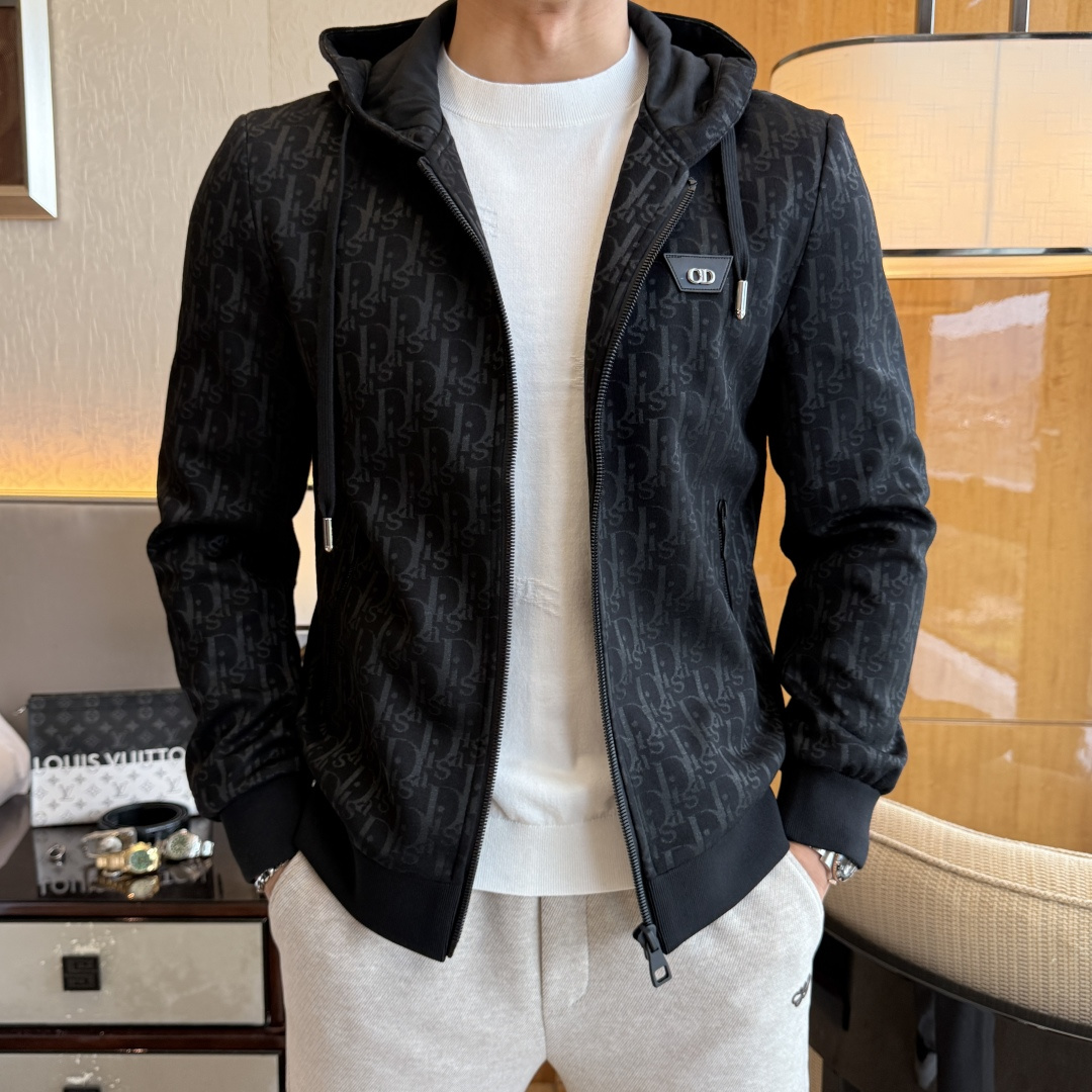 NO:529776,Dior-ss big boutique jackets in autumn and winter, customized high-quality polyester fiber fabric!  Top-level fashion brand elements logo design, complete with three standards!  The original hardware and accessories have smooth lines and exquisite craftsmanship, excellent upper body style, comfortable fabric, windproof and warm, and casual matching are very fashionable, handsome, casual and fashionable men's must-have!  Size M-3XL can wear up to 190 catties!  ,dior,jackets & coats,alexander wang19860909迪奥- ss秋冬大爆款精品夹克,定制高品质聚酯纤维面料！顶级时尚大牌元素logo设计,三标齐全！原版五金辅料,线条流畅,工艺精致,上身版型超赞,面料舒适,挡风保暖,随意搭配都非常时尚帅气休闲时尚男仕必备款哦！尺码M-3XL 最大可穿190斤！,,dior,jackets & coats,alexander wang,Men's clothing