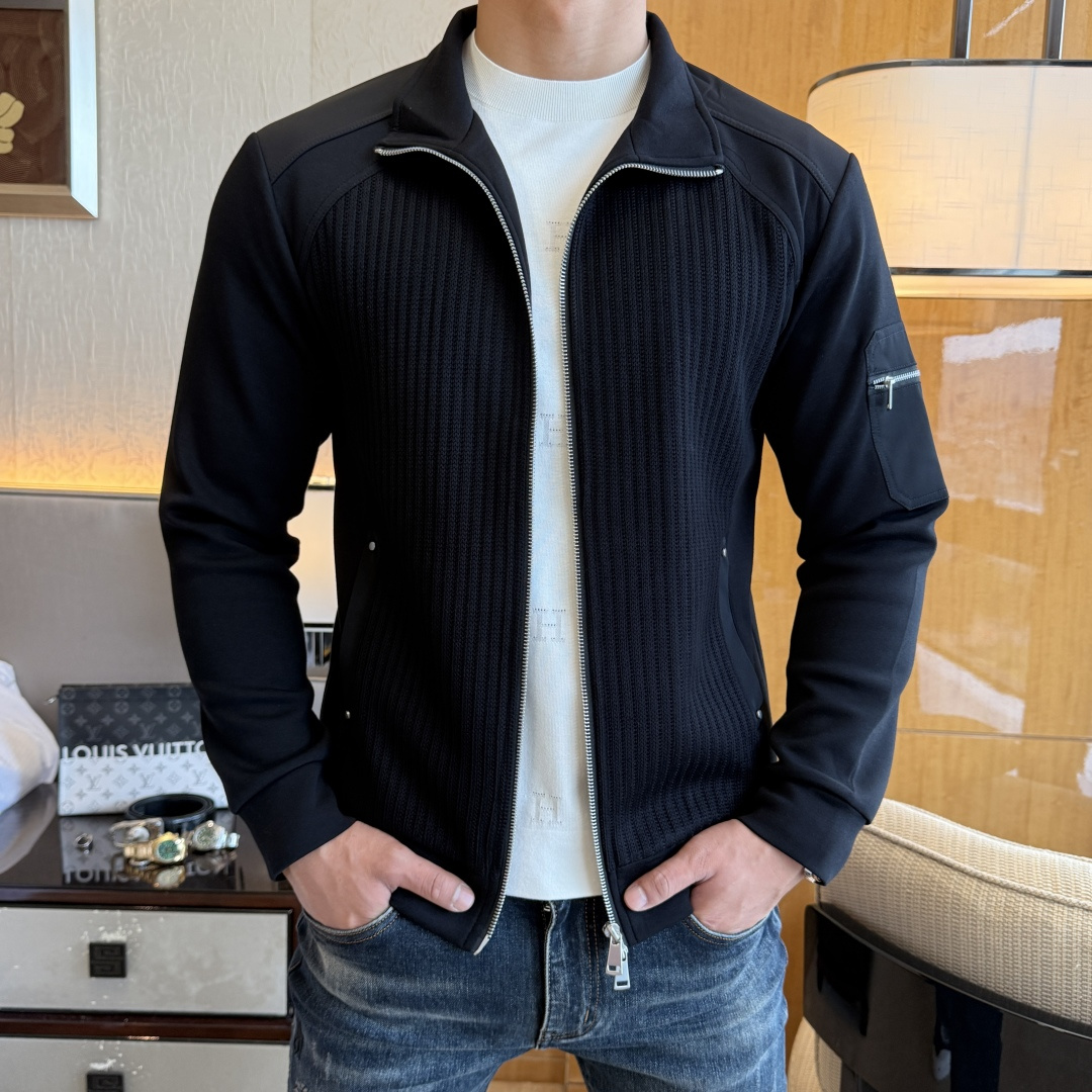 NO:527358,Valentino - SS Fall and Winter Big Boutique Business Casual Jacket Jacket, Customized High-quality Polyester Fabric!  Top-level fashion brand elements logo design, complete with three standards!  The original hardware and accessories have smooth lines and exquisite craftsmanship, excellent upper body style, comfortable fabric, windproof and warm, and casual matching are very fashionable, handsome, casual and fashionable men's must-have!  Size M-3XL can wear up to 190 catties!  , valentino,jackets & coats,jackets & coats,alexander wang19860909华伦天奴 - ss秋冬大爆款精品商务休闲夹克外套,定制高品质聚酯纤维面料！顶级时尚大牌元素logo设计,三标齐全！原版五金辅料,线条流畅,工艺精致,上身版型超赞,面料舒适,挡风保暖,随意搭配都非常时尚帅气休闲时尚男仕必备款哦！尺码M-3XL 最大可穿190斤！,,valentino,jackets & coats,jackets & coats,alexander wang,Men's clothing