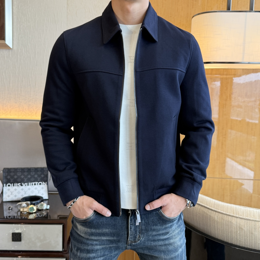 NO:527361,JINIA - SS Fall and Winter Big Boutique Business Casual Jacket Jacket, Customized High-quality Polyester Fabric!  Top-level fashion brand elements logo design, complete with three standards!  The original hardware and accessories have smooth lines and exquisite craftsmanship, excellent upper body style, comfortable fabric, windproof and warm, and casual matching are very fashionable, handsome, casual and fashionable men's must-have!  Size M-3XL can wear up to 190 catties!  ,zegna,jackets & coats,jackets & coats,alexander wang19860909杰尼娅 - ss秋冬大爆款精品商务休闲夹克外套,定制高品质聚酯纤维面料！顶级时尚大牌元素logo设计,三标齐全！原版五金辅料,线条流畅,工艺精致,上身版型超赞,面料舒适,挡风保暖,随意搭配都非常时尚帅气休闲时尚男仕必备款哦！尺码M-3XL 最大可穿190斤！,,zegna,jackets & coats,jackets & coats,alexander wang,Men's clothing