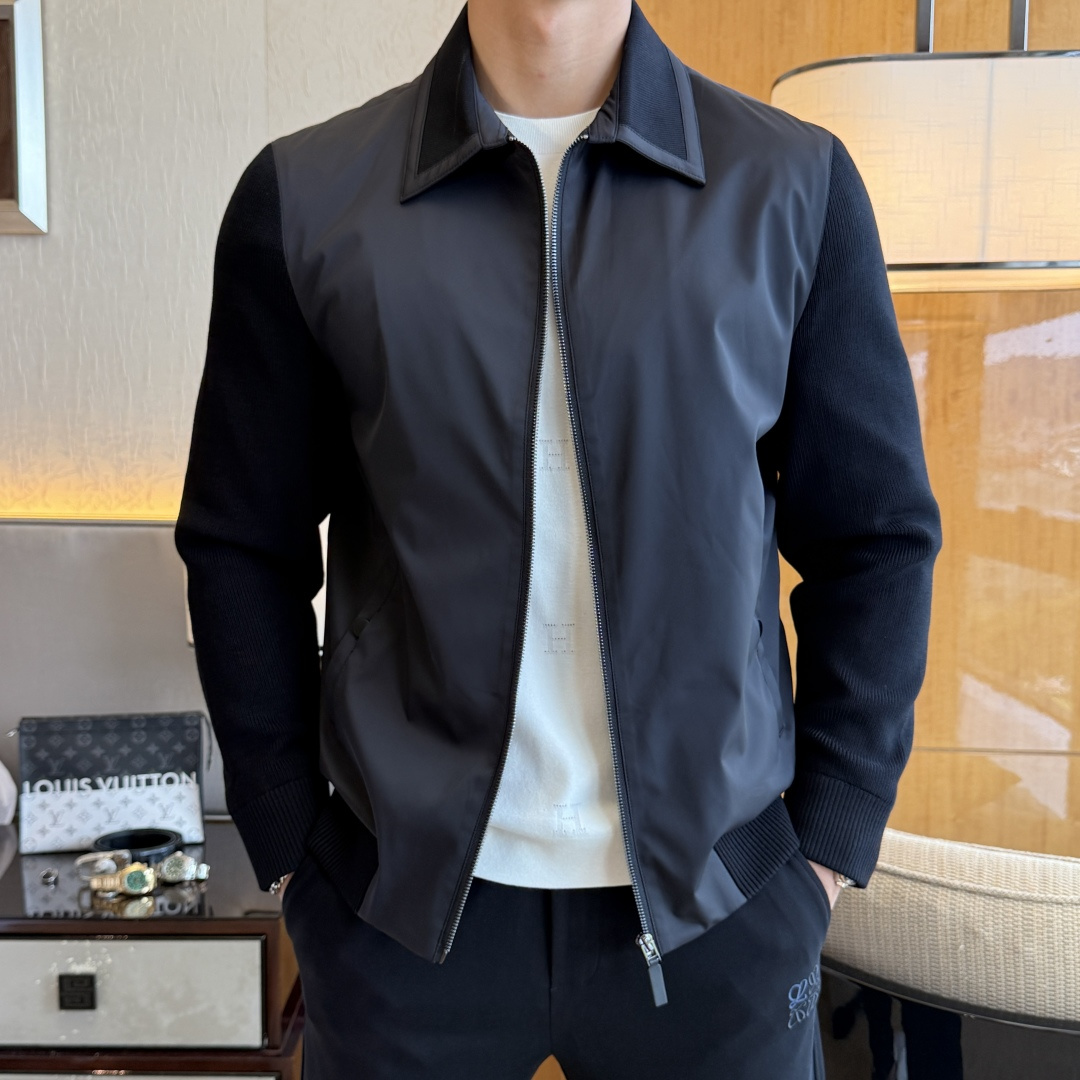 NO:527380,Burberry - SS's big hit business casual splicing jacket in autumn and winter, customized high-quality polyester fiber fabric!  Top-level fashion brand elements logo design, complete with three standards!  The original hardware and accessories have smooth lines and exquisite craftsmanship, excellent upper body style, comfortable fabric, windproof and warm, and casual matching are very fashionable, handsome, casual and fashionable men's must-have!  Size M-3XL can wear up to 190 catties!  ,burberry,jackets & coats,jackets & coats,alexander wang19860909巴宝莉 - ss秋冬大爆款精品商务休闲拼接夹克外套,定制高品质聚酯纤维面料！顶级时尚大牌元素logo设计,三标齐全！原版五金辅料,线条流畅,工艺精致,上身版型超赞,面料舒适,挡风保暖,随意搭配都非常时尚帅气休闲时尚男仕必备款哦！尺码M-3XL 最大可穿190斤！,,burberry,jackets & coats,jackets & coats,alexander wang,Men's clothing