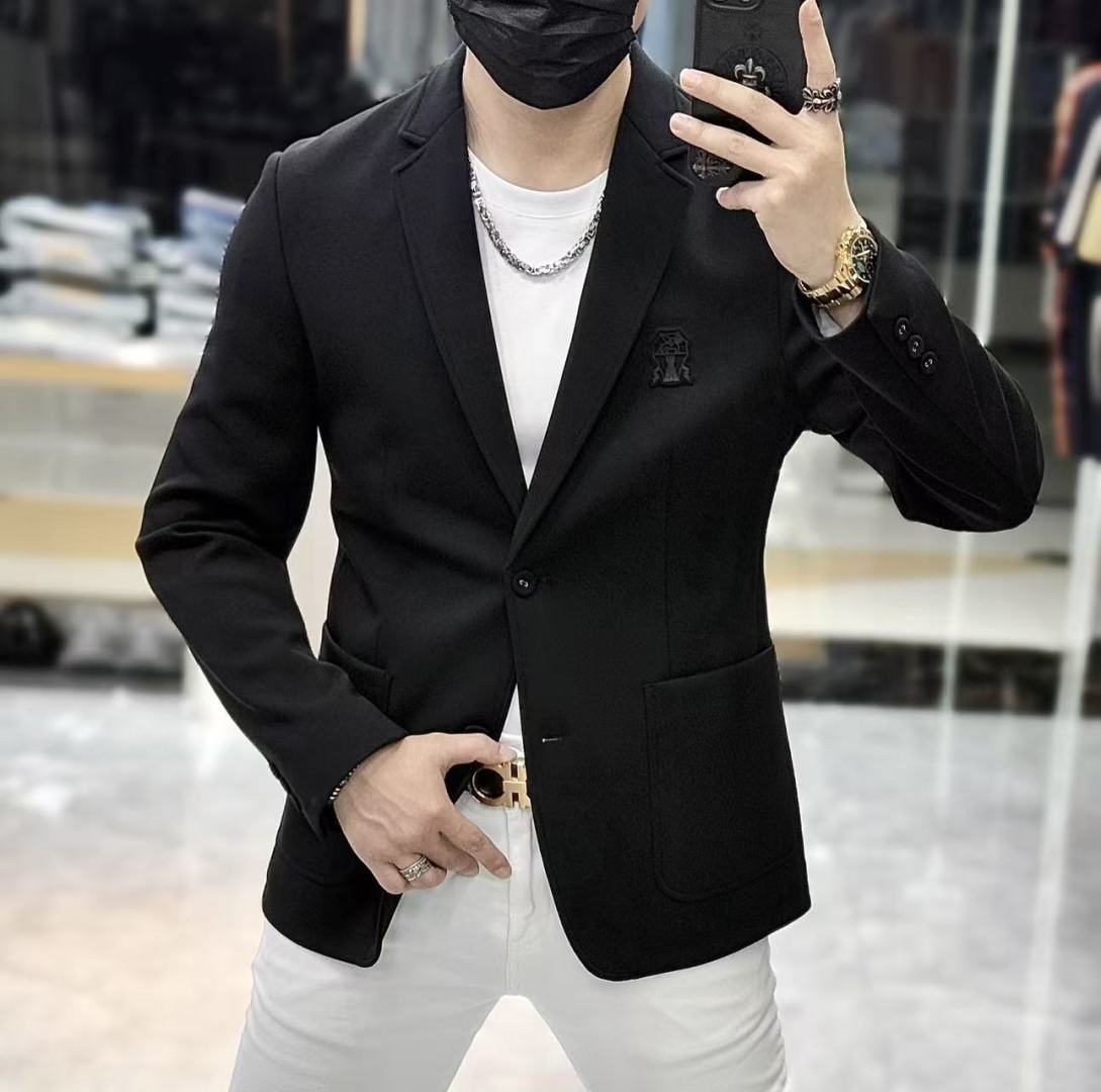 NO:538120,Bc- 2025ss Snake Year Autumn and Winter Casual Suit Jacket is the most fashionable and simple design, atmospheric and decent, and it highlights the exquisiteness casually. Fabric This technology customized polyester fiber fabric is not a traditional design, it looks more young and fashionable. Details are very particular. The upper body effect is a regular style but the tailoring is very special. The effect is not loose or slim. It is moderate. No matter how fat and thin you wear it, there are different styles and sizes 48-56,, jackets & coats, business suit, alexander wang19860909Bc- 2025ss蛇年秋冬大爆款休闲西装外套 最为时尚简约设计,大气得体,随意中凸显精致.面料 此款科技定制聚酯纤维面料, 不是传统的设计 更加显得年轻时尚 细节 非常讲究 上身效果属于常规款但是剪裁非常特别 效果并不是宽松 也不是修身 属于适中 无论胖瘦穿上身 都有不同的风格尺码48-56,,jackets & coats,business suit,alexander wang,Men's clothing