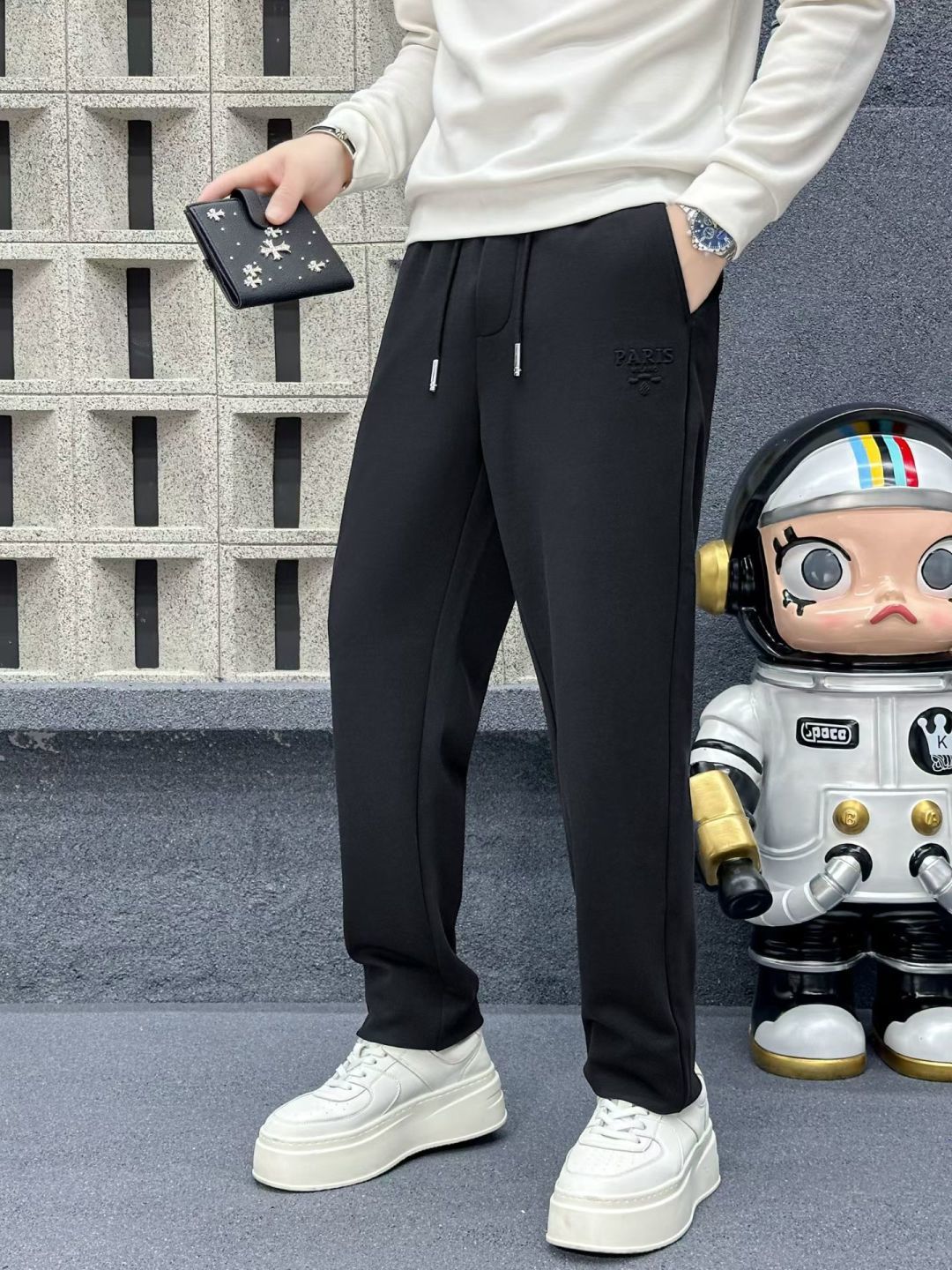 NO:538113,Prada- 2025ss autumn and winter counter synchronized hot casual pants, this season must be versatile styles, the upper body is extremely outstanding, super versatile style, the original version is 1:1 replica, and the three standards are complete!  The latest fashion element design of the counter, imported fixed woven high-quality European cotton fabric, super good style, a must-have for casual and fashionable!  Highly recommended model Size M-3XL, prada, alexander wang19860909普拉达- 2025ss秋冬专柜同步爆款休闲裤,本季必入百搭款式,上身极为出挑,超级百搭款 ,原版1:1复刻,三标齐全！专柜最新时尚元素设计,进口定织高品质欧棉面料,版型超好,休闲时尚必备！强烈推荐款 尺码 M-3XL,,prada,alexander wang,Men's clothing