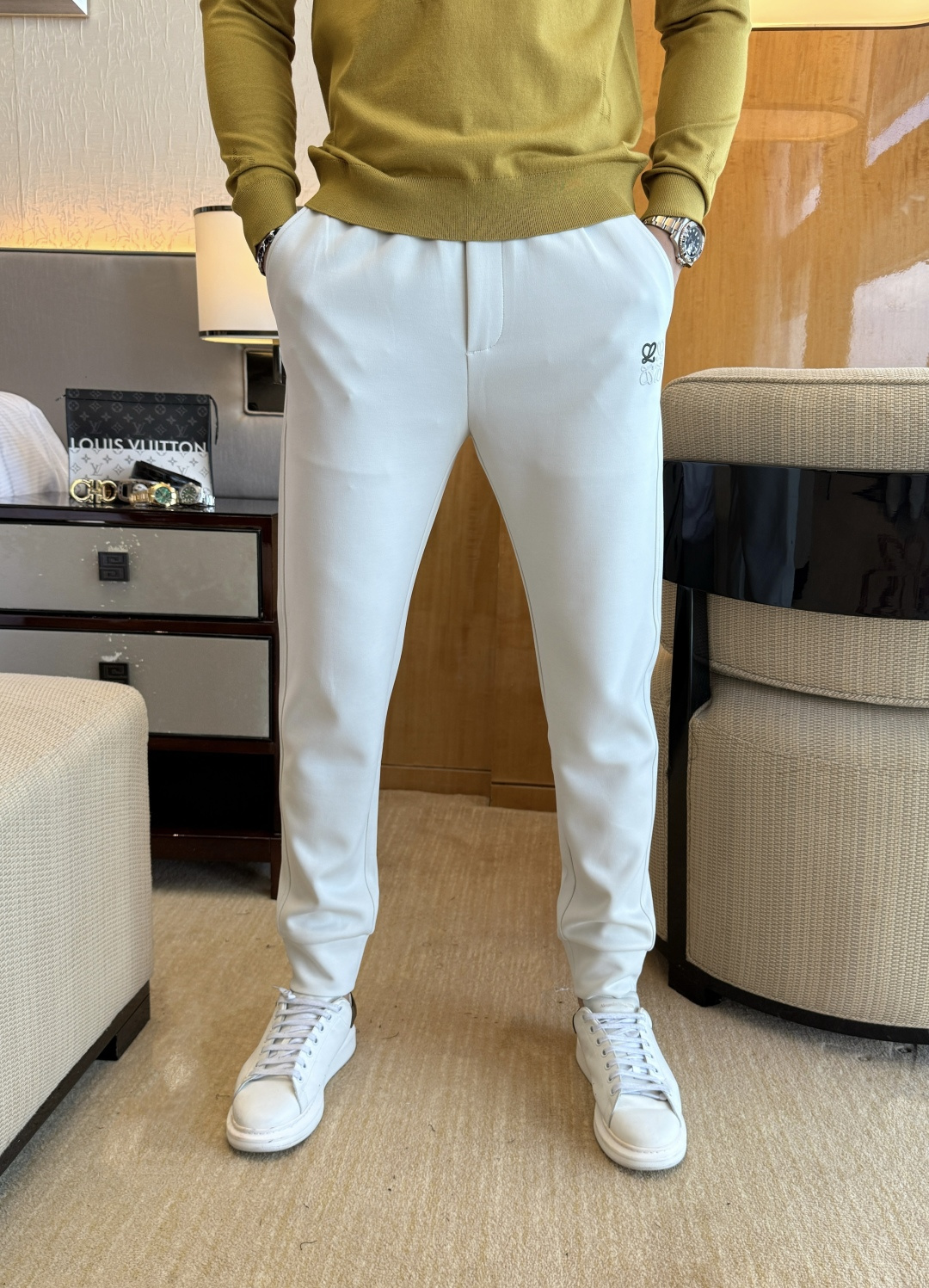 NO:547630,Luo Yiwei - 2025ss autumn and winter counter synchronized hot casual pants, this season must be versatile styles, the upper body is extremely outstanding, super versatile style, the original version is 1:1 replica, and the three standards are complete!  The latest fashion element design of the counter, imported fixed woven high-quality European cotton fabric, super good style, a must-have for casual and fashionable!  Highly recommended model Size 29-36,,alexander wang19860909罗薏葳 - 2025ss秋冬专柜同步爆款休闲裤,本季必入百搭款式,上身极为出挑,超级百搭款 ,原版1:1复刻,三标齐全！专柜最新时尚元素设计,进口定织高品质欧棉面料,版型超好,休闲时尚必备！强烈推荐款 尺码 29-36,,alexander wang,Men's clothing