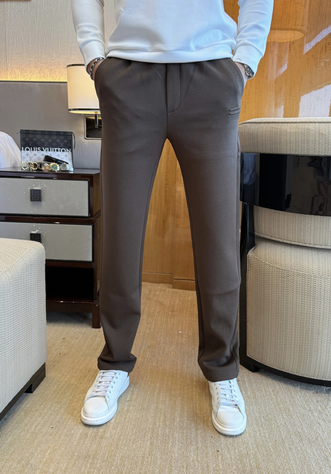 NO:547635,JINIA - 2025ss Autumn and Winter Counter synchronized with hot casual pants, this season must be versatile styles, with an excellent upper body, super versatile style, original 1:1 replica, complete three standards!  The latest fashion element design of the counter, imported fixed woven high-quality European cotton fabric, super good style, a must-have for casual and fashionable!  Highly recommended model Size 29-36, zegna,alexander wang19860909杰尼娅 - 2025ss秋冬专柜同步爆款休闲裤,本季必入百搭款式,上身极为出挑,超级百搭款 ,原版1:1复刻,三标齐全！专柜最新时尚元素设计,进口定织高品质欧棉面料,版型超好,休闲时尚必备！强烈推荐款 尺码 29-36,,zegna,alexander wang,Men's clothing