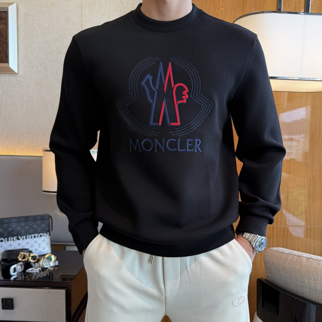 NO:547691,The 2025ss autumn new model, the highest version of the fashionable pullover thickened sweatshirt T-shirt, a must-have classic work every year. It is favored and praised by major stars. It is selected high-end European cotton blend fabrics, heavy craftsmanship production, original hardware and auxiliary materials logo design, soft and smooth, and dense texture!  Fashionable and stylish upper body!  One of the impeccable must-choose styles for autumn!  M-3XL, Moncler, hoodie, sweatshirts, tees, t-shirt, alexander wang19860909蒙口 - 2025ss秋季大爆新款,最高版本时尚套头加厚卫衣T恤、每年必出的经典之作.受各大明星的青睐推崇,精选高端欧棉混纺面料,重工艺制作,原版五金辅料logo设计,柔软顺滑,质地密实！上身时尚有型！秋季无可挑剔必选款式之一！M-3XL,,Moncler,hoodie,sweatshirts,tees，t-shirt,alexander wang,Men's clothing