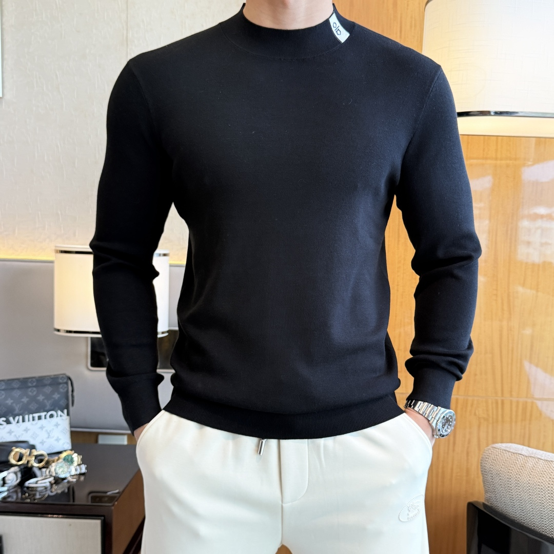 NO:570704,alo - 2025ss Autumn and Winter counter's popular knitted sweater, casual and fashionable outer wear, a must-have for inner wear, custom-made imported sheep wool blended fabric, the fabric has a delicate feel, close to the body and is comfortable without digging into the flesh, and the upper body has a good shape. It is warm to wear, and the counter logo design is very unique. The original quality and craftsmanship are definitely the highest version on the market. The top original version is great to wear. It is soft and crisp, not easy to deform. The seams and seams are very rigorous and elegant. Absolute first-line OEM requirements!  Don’t miss it, male gods!  Size M-3XL,,alexander wang19860909alo - 2025ss秋冬专柜大爆款针织毛衫,休闲时尚外穿 内搭必备款,定制进口绵羊毛混纺面料,面料手感细腻,贴身舒适不扎肉,上身版型好 穿着保暖,专柜标志设计非常独特,原版品质与工艺 绝对市场最高版本 顶级原版穿着超赞 柔顺挺括,不易变形.锁边缝盘都非常严谨考究 绝对一线代工要求！男神们别错过！ 尺码 M-3XL,,alexander wang,Men's clothing