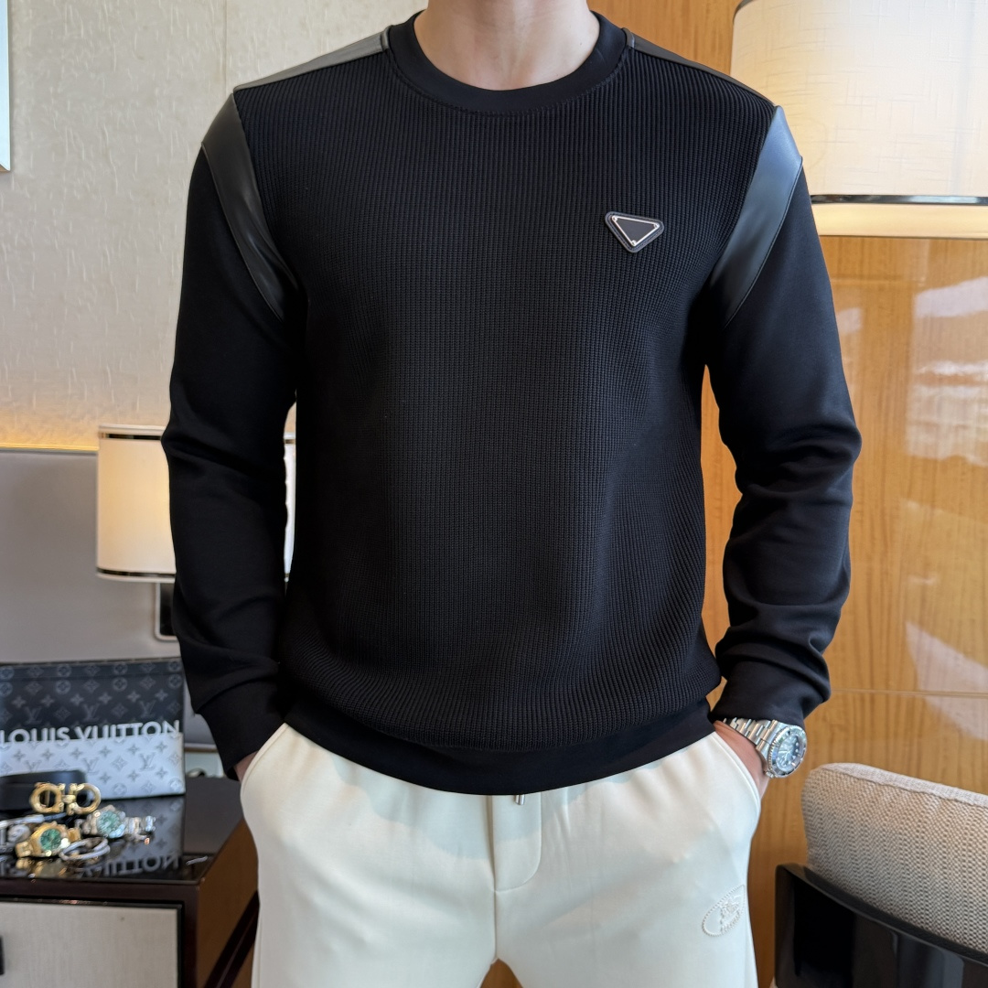 NO:547686,Prada - 2025ss autumn new model, the highest version of fashionable pullover sweatshirt T-shirt, a must-have classic work every year. It is favored and praised by major stars, and is selected with high-end European cotton blend fabrics, heavy craftsmanship production, original hardware and auxiliary materials logo design, soft and smooth, and dense texture!  Fashionable and stylish upper body!  One of the impeccable must-choose styles for autumn!  M-3XL, prada, hoodie, sweatshirts, tees, t-shirt, alexander wang19860909普拉达 - 2025ss秋季大爆新款,最高版本时尚套头卫衣T恤、每年必出的经典之作.受各大明星的青睐推崇,精选高端欧棉混纺面料,重工艺制作,原版五金辅料logo设计,柔软顺滑,质地密实！上身时尚有型！秋季无可挑剔必选款式之一！M-3XL,,prada,hoodie,sweatshirts,tees，t-shirt,alexander wang,Men's clothing