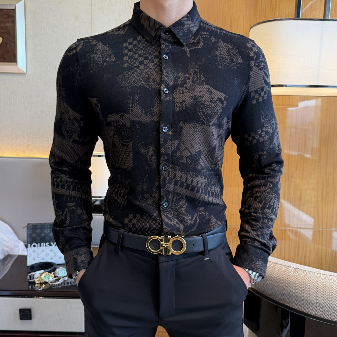 NO:547662,LV - 2025ss autumn and winter fashion hits high-quality long-sleeved cashmere shirts, trading company channel goods, perfect quality, belonging to the cabinet-level, predictable hot product, high-end customized imported high-end cotton blend fabric, master-level tailoring, invincible texture, excellent skin-friendly, very outstanding aesthetic design, exquisite craftsmanship, smooth lines, perfect matching!  Easy to upgrade the sense of fashion, with high recognition, excellent upper body effect, extremely exquisite workmanship, neat and meticulous routes, and can be matched for business or daily leisure!  Counter size M-3XL, louis vuitton,shirts,alexander wang19860909LV - 2025ss秋冬时尚大爆款精品长袖羊绒衬衫,贸易公司渠道货,品相完美如斯,属于入柜级别,可预见性的爆款,高级定制进口高级棉混纺面料,大师级剪裁,质感无敌,亲肤性极佳,非常出彩的美学设计,工艺精湛,线条流畅,完美搭配！轻松将时髦感进阶,有着高强辨识度,上身效果超赞,做工极为考究严谨,走线工整细致,商务抑或日常休闲均可搭配！专柜尺码 M-3XL,,louis vuitton,shirts,alexander wang,Men's clothing