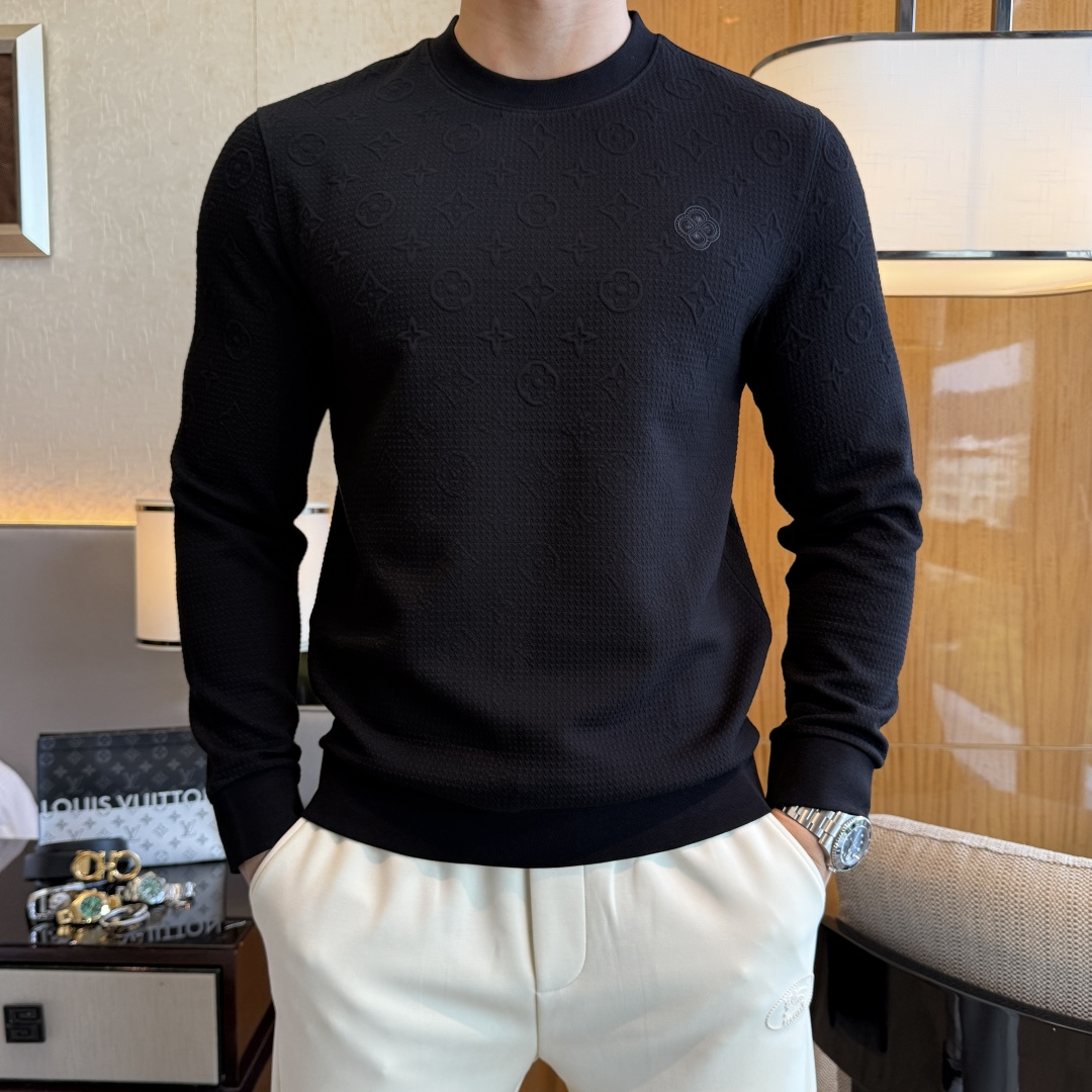 NO:550698,LV - 2025ss autumn new model, the highest version of fashionable pullover sweatshirt T-shirt, a must-have classic work every year. It is favored and praised by major stars. It is selected with high-end European cotton blend fabrics, heavy craftsmanship production, original hardware and auxiliary materials logo design, soft and smooth, and dense texture!  Fashionable and stylish upper body!  One of the impeccable must-choose styles for autumn!  M-3XL, louis vuitton, hoodie, sweatshirts, tees, t-shirt, alexander wang19860909LV - 2025ss秋季大爆新款,最高版本时尚套头卫衣T恤、每年必出的经典之作.受各大明星的青睐推崇,精选高端欧棉混纺面料,重工艺制作,原版五金辅料logo设计,柔软顺滑,质地密实！上身时尚有型！秋季无可挑剔必选款式之一！M-3XL,,louis vuitton,hoodie,sweatshirts,tees，t-shirt,alexander wang,Men's clothing