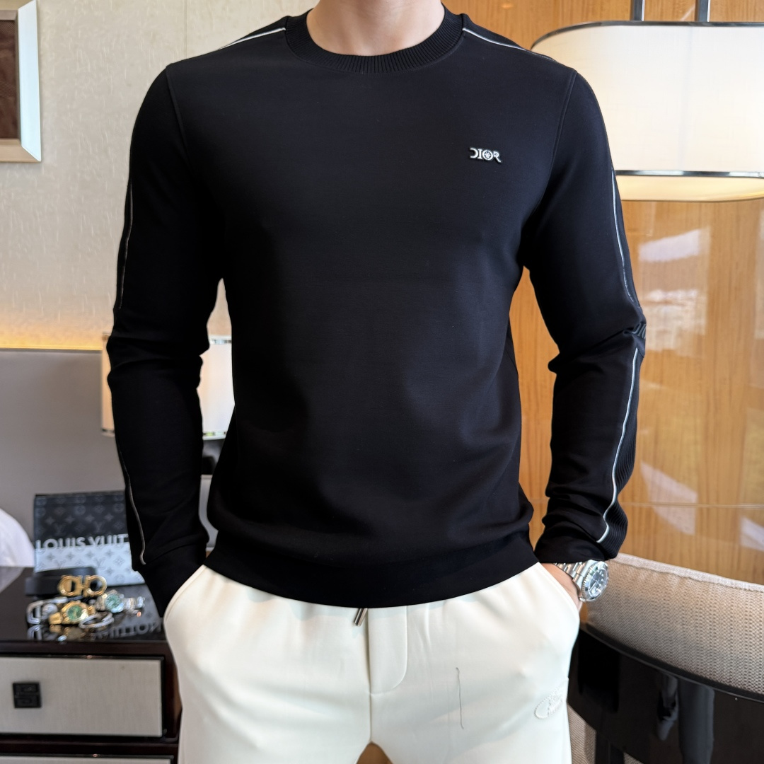 NO:550695,Dior - 2025ss autumn new model, the highest version of fashionable pullover sweatshirt T-shirt, a must-have classic work every year. It is favored and praised by major stars. It is selected high-end European cotton blend fabrics, heavy craftsmanship production, original hardware and auxiliary materials logo design, soft and smooth, and dense texture!  Fashionable and stylish upper body!  One of the impeccable must-choose styles for autumn!  M-3XL, dior, hoodie, sweatshirts, tees, t-shirt, alexander wang19860909迪奥 - 2025ss秋季大爆新款,最高版本时尚套头卫衣T恤、每年必出的经典之作.受各大明星的青睐推崇,精选高端欧棉混纺面料,重工艺制作,原版五金辅料logo设计,柔软顺滑,质地密实！上身时尚有型！秋季无可挑剔必选款式之一！M-3XL,,dior,hoodie,sweatshirts,tees，t-shirt,alexander wang,Men's clothing