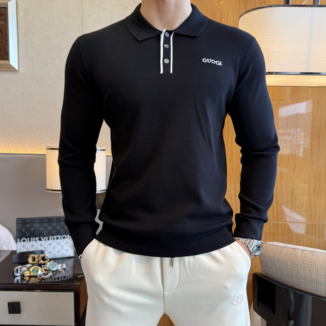 NO:572561,Gucci - 2025SS Autumn and Winter counter's popular polo shirt, casual and fashionable outer wear, a must-have for inner wear, customized imported wool blended fabric, the fabric has a delicate feel, close to the body and is comfortable without digging into the flesh, and the upper body has a good shape. It is warm to wear, and the counter logo design is very unique. The original quality and craftsmanship are definitely the highest version on the market. The top original version is awesome to wear. It is soft and crisp, not easy to deform. The seams and seams are very rigorous and elegant. Absolutely the first-line OEM requirements!  Don’t miss it, male gods!  Sizes M-3XL, up to 190 pounds!  ,,alexander wang19860909古奇 - 2025ss秋冬专柜大爆款polo衫,休闲时尚外穿 内搭必备款,定制进口羊毛混纺面料,面料手感细腻,贴身舒适不扎肉,上身版型好 穿着保暖,专柜标志设计非常独特,原版品质与工艺 绝对市场最高版本 顶级原版穿着超赞 柔顺挺括,不易变形.锁边缝盘都非常严谨考究 绝对一线代工要求！男神们别错过！ 尺码 M-3XL 最大穿190斤！,,alexander wang,Men's clothing