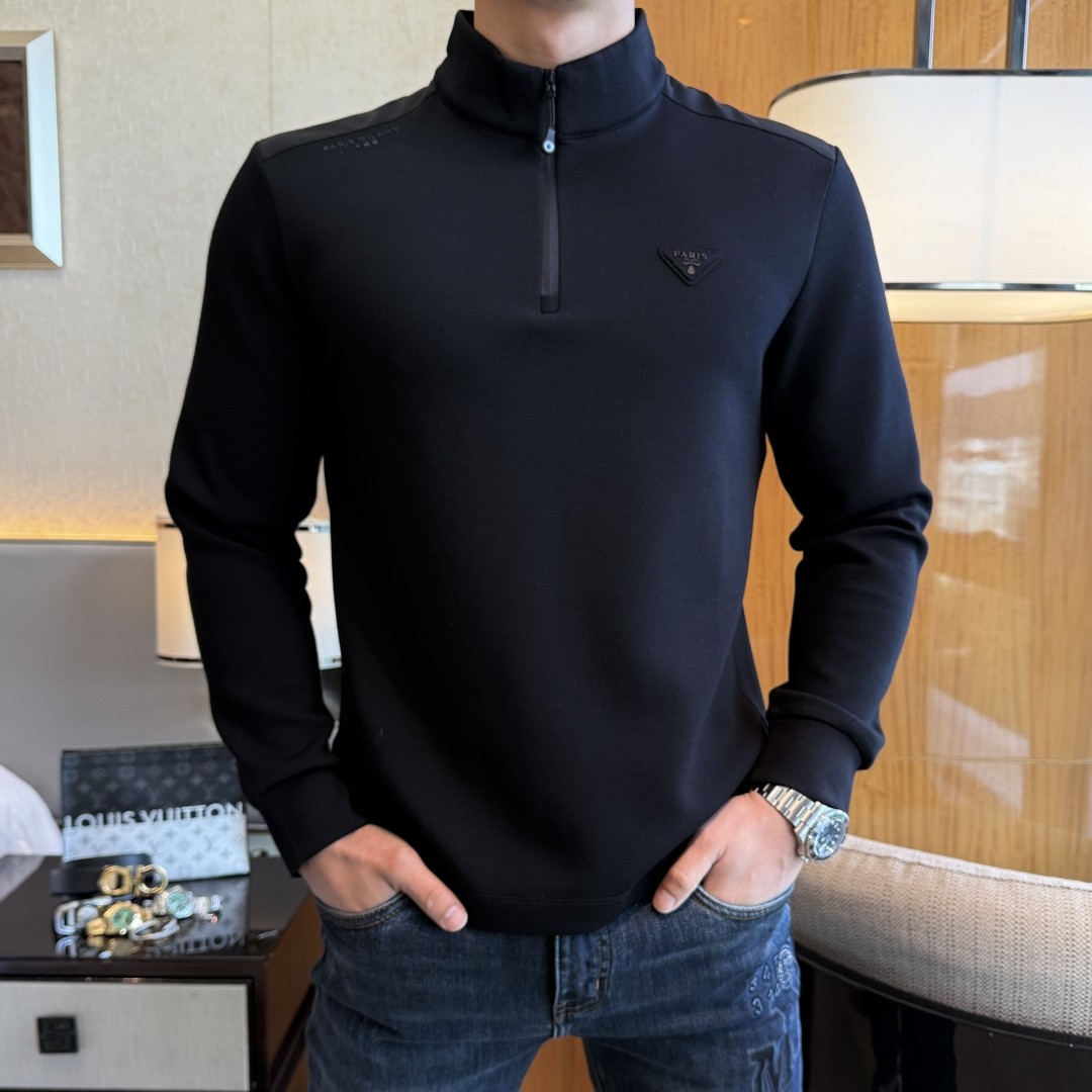 NO:568599,Prada - 2025ss autumn hot new model, the highest version of fashionable pullover sweatshirt and T-shirt, a classic that must be released every year. Favored and respected by major stars, it selects high-end European cotton blended fabrics, made with heavy craftsmanship, original hardware accessories logo design, soft and smooth, and dense texture!  Stylish upper body!  One of the impeccable must-have styles for autumn!  M-3XL,,prada,hoodie,sweatshirts,tees,t-shirt,alexander wang19860909普拉达 - 2025ss秋季大爆新款,最高版本时尚套头卫衣T恤、每年必出的经典之作.受各大明星的青睐推崇,精选高端欧棉混纺面料,重工艺制作,原版五金辅料logo设计,柔软顺滑,质地密实！上身时尚有型！秋季无可挑剔必选款式之一！M-3XL,,prada,hoodie,sweatshirts,tees，t-shirt,alexander wang,Men's clothing