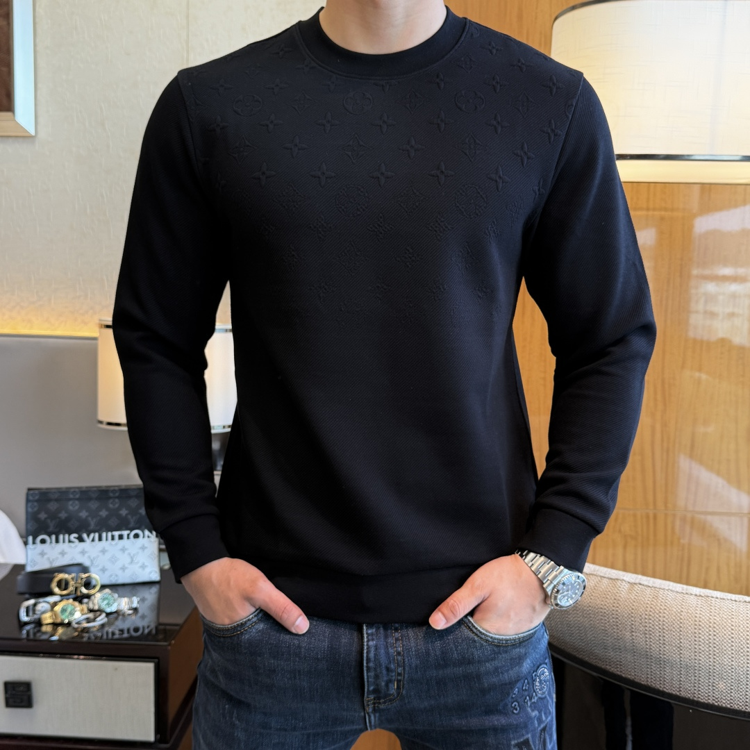 NO:568594,LV - 2025ss Autumn hot new model, the highest version of fashionable pullover sweatshirt and T-shirt, a classic that must be released every year. Favored and respected by major stars, it uses high-end European cotton blended fabrics, heavy craftsmanship, original hardware accessories logo design, soft and smooth, and dense texture!  Stylish upper body!  One of the impeccable must-have styles for autumn!  M-3XL,,louis vuitton,hoodie,sweatshirts,tees,t-shirt,alexander wang19860909LV - 2025ss秋季大爆新款,最高版本时尚套头卫衣T恤、每年必出的经典之作.受各大明星的青睐推崇,精选高端欧棉混纺面料,重工艺制作,原版五金辅料logo设计,柔软顺滑,质地密实！上身时尚有型！秋季无可挑剔必选款式之一！M-3XL,,louis vuitton,hoodie,sweatshirts,tees，t-shirt,alexander wang,Men's clothing