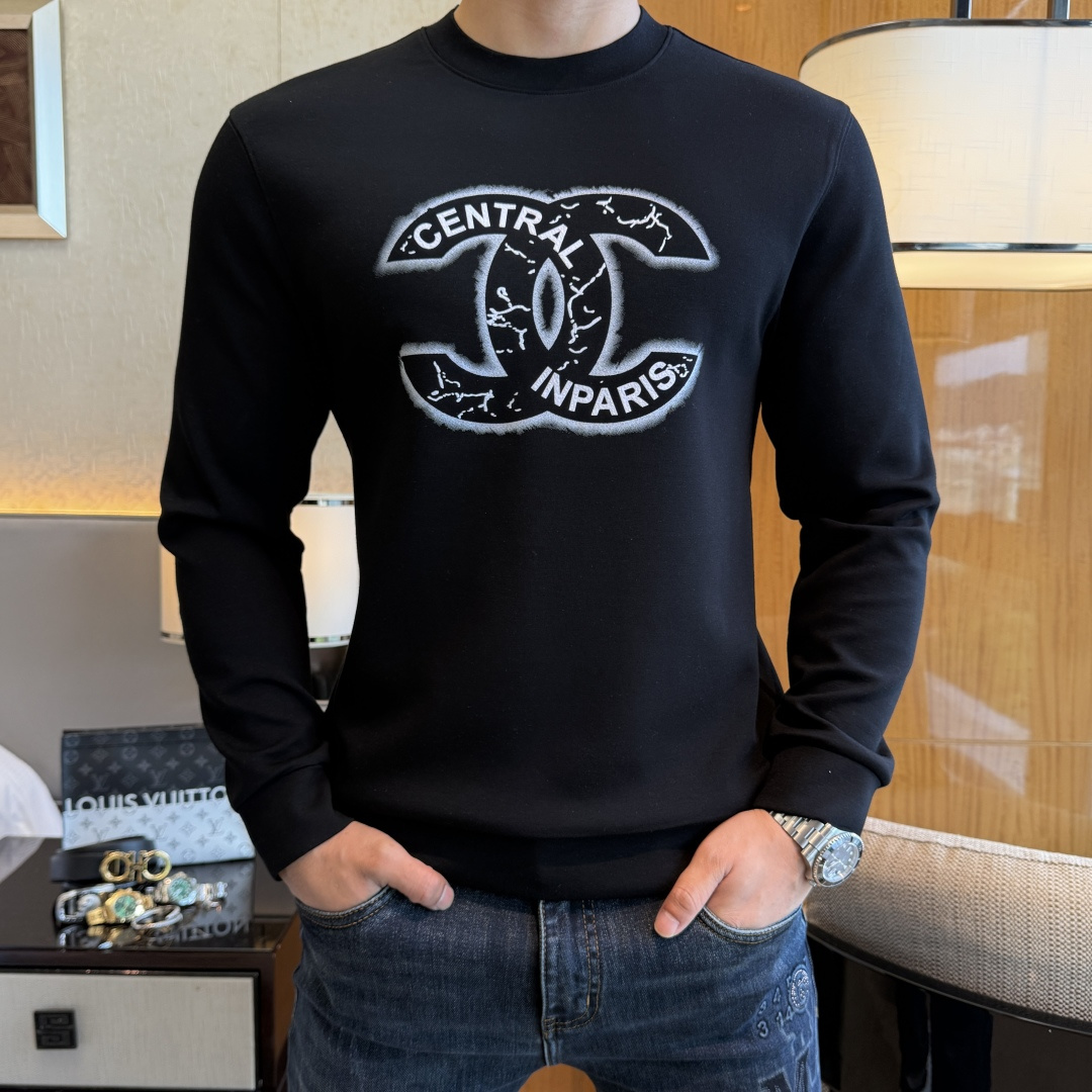 NO:572545,Chanel - 2025ss autumn hot new style, the highest version of fashionable pullover sweatshirt, a classic that must be released every year. Favored and respected by major stars, it uses high-end European cotton blended fabrics, heavy craftsmanship, original hardware accessories and logo design, soft and smooth, and dense texture!  Stylish upper body!  One of the impeccable must-have styles for autumn!  M-3XL,,chanel,hoodie,sweatshirts,alexander wang19860909香奈儿 - 2025ss秋季大爆新款,最高版本时尚套头卫衣、每年必出的经典之作.受各大明星的青睐推崇,精选高端欧棉混纺面料,重工艺制作,原版五金辅料logo设计,柔软顺滑,质地密实！上身时尚有型！秋季无可挑剔必选款式之一！M-3XL,,chanel,hoodie,sweatshirts,alexander wang,Men's clothing