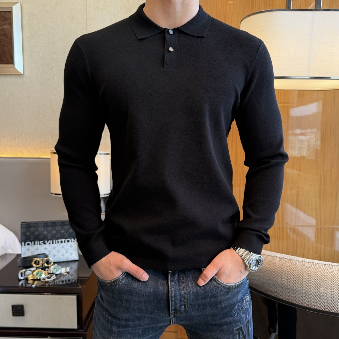 NO:570721,Hermès - 2025ss Autumn and Winter counter hot style polo shirt, casual and fashionable outer wear, a must-have for inner wear, customized imported wool blended fabric, the fabric has a delicate feel, close to the body and is comfortable without digging into the flesh, and the upper body has a good shape. It is warm to wear, the counter logo design is very unique, the original quality and craftsmanship are definitely the highest version on the market. The top original version is awesome to wear. It is soft and crisp, not easy to deform. The seams and seams are very rigorous and elegant, absolutely the first-line OEM requirements!  Don’t miss it, male gods!  Sizes M-3XL, up to 190 pounds!  ,,hermes,alexander wang19860909爱玛仕 - 2025ss秋冬专柜大爆款polo衫,休闲时尚外穿 内搭必备款,定制进口羊毛混纺面料,面料手感细腻,贴身舒适不扎肉,上身版型好 穿着保暖,专柜标志设计非常独特,原版品质与工艺 绝对市场最高版本 顶级原版穿着超赞 柔顺挺括,不易变形.锁边缝盘都非常严谨考究 绝对一线代工要求！男神们别错过！ 尺码 M-3XL 最大穿190斤！,,hermes,alexander wang,Men's clothing