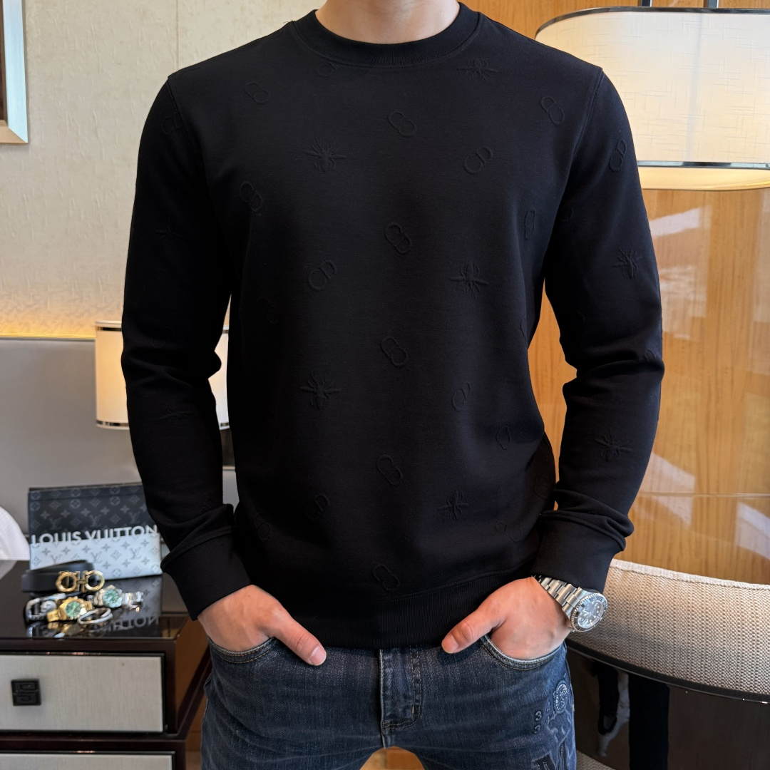 NO:564828,Dior - 2025ss autumn hot new model, the highest version of fashionable pullover sweatshirt and T-shirt, a classic that must be released every year. Favored and respected by major stars, it selects high-end European cotton blended fabrics, made with heavy craftsmanship, original hardware accessories logo design, soft and smooth, and dense texture!  Stylish upper body!  One of the impeccable must-have styles for autumn!  M-3XL,,dior,hoodie,sweatshirts,tees,t-shirt,alexander wang19860909迪奥 - 2025ss秋季大爆新款,最高版本时尚套头卫衣T恤、每年必出的经典之作.受各大明星的青睐推崇,精选高端欧棉混纺面料,重工艺制作,原版五金辅料logo设计,柔软顺滑,质地密实！上身时尚有型！秋季无可挑剔必选款式之一！M-3XL,,dior,hoodie,sweatshirts,tees，t-shirt,alexander wang,Men's clothing