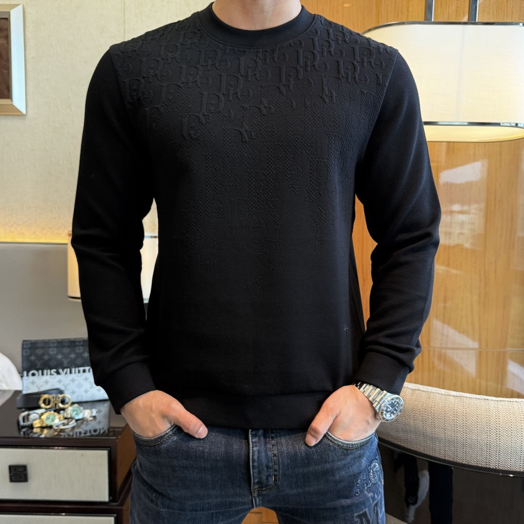 NO:573645,Dior - 2025ss autumn hot new style, the highest version of fashionable pullover sweatshirt and T-shirt, a classic that must be released every year. Favored and respected by major stars, it selects high-end European cotton blended fabrics, made with heavy craftsmanship, original hardware accessories logo design, soft and smooth, and dense texture!  Stylish upper body!  One of the impeccable must-have styles for autumn!  M-3XL,,dior,hoodie,sweatshirts,tees,t-shirt,alexander wang19860909迪奥- 2025ss秋季大爆新款,最高版本时尚套头卫衣T恤、每年必出的经典之作.受各大明星的青睐推崇,精选高端欧棉混纺面料,重工艺制作,原版五金辅料logo设计,柔软顺滑,质地密实！上身时尚有型！秋季无可挑剔必选款式之一！M-3XL,,dior,hoodie,sweatshirts,tees，t-shirt,alexander wang,Men's clothing