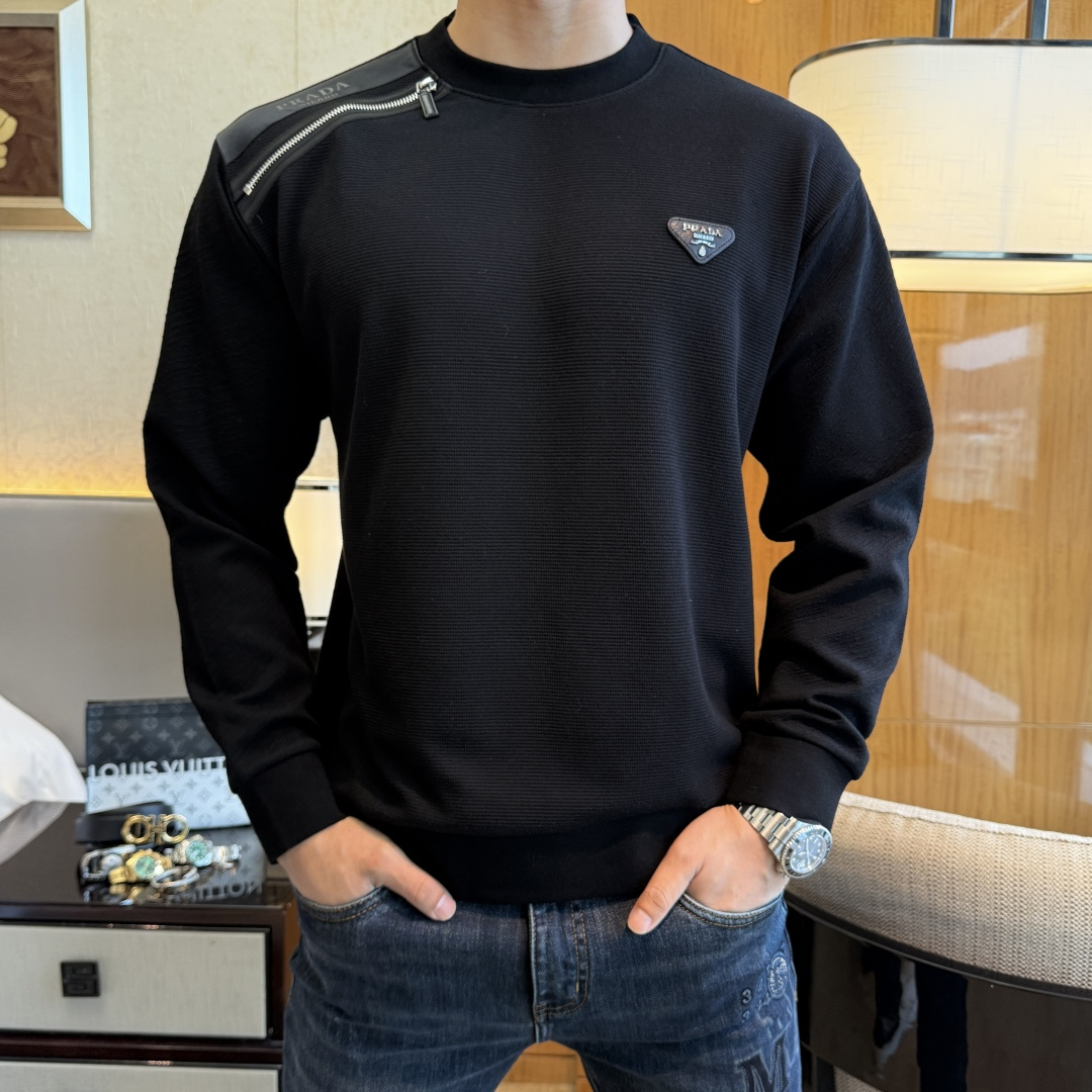 NO:564865,Prada - 2025ss autumn hot new model, the highest version of fashionable pullover sweatshirt and T-shirt, a classic that must be released every year. Favored and respected by major stars, it selects high-end European cotton blended fabrics, made with heavy craftsmanship, original hardware accessories logo design, soft and smooth, and dense texture!  Stylish upper body!  One of the impeccable must-have styles for autumn!  M-3XL,,prada,hoodie,sweatshirts,tees,t-shirt,alexander wang19860909普拉达 - 2025ss秋季大爆新款,最高版本时尚套头卫衣T恤、每年必出的经典之作.受各大明星的青睐推崇,精选高端欧棉混纺面料,重工艺制作,原版五金辅料logo设计,柔软顺滑,质地密实！上身时尚有型！秋季无可挑剔必选款式之一！M-3XL,,prada,hoodie,sweatshirts,tees，t-shirt,alexander wang,Men's clothing