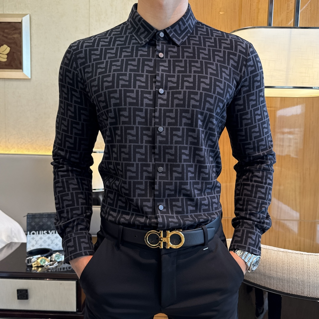 NO:573638,Fendi - 2025ss autumn and winter fashion hot-selling high-quality long-sleeved shirts, sold through trading company channels, in perfect condition, belonging to the cabinet level, predictably popular, advanced custom-made imported high-grade cotton blended fabrics, master tailoring, invincible texture, excellent skin-friendly, very outstanding aesthetic design, exquisite craftsmanship, smooth lines, perfect match!  Easily upgrade your sense of fashion, with high recognition, great upper body effect, extremely sophisticated and rigorous workmanship, neat and meticulous wiring, it can be worn for business or daily leisure!  Counter size M-3XL,,fendi,shirts,alexander wang19860909芬迪- 2025ss秋冬时尚大爆款精品长袖衬衫,贸易公司渠道货,品相完美如斯,属于入柜级别,可预见性的爆款,高级定制进口高级棉混纺面料,大师级剪裁,质感无敌,亲肤性极佳,非常出彩的美学设计,工艺精湛,线条流畅,完美搭配！轻松将时髦感进阶,有着高强辨识度,上身效果超赞,做工极为考究严谨,走线工整细致,商务抑或日常休闲均可搭配！专柜尺码 M-3XL,,fendi,shirts,alexander wang,Men's clothing