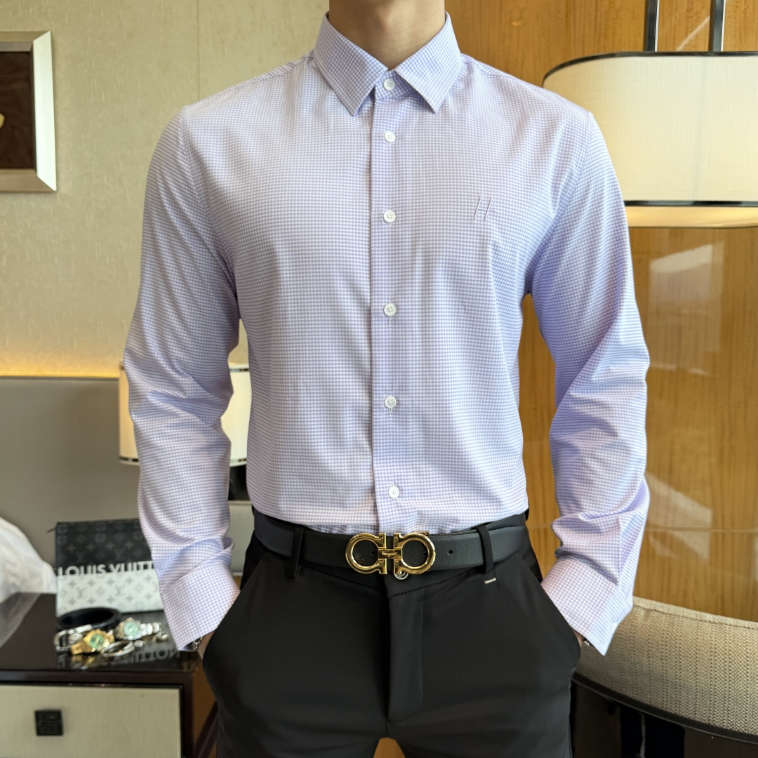 NO:573632,Hermès - 2025ss autumn and winter fashion hot-selling high-quality long-sleeved shirts, sold through trading company channels, in perfect condition, classified as cabinet level, predictable hot-selling, advanced custom-made imported high-grade cotton blended fabrics, master tailoring, invincible texture, excellent skin-friendly, very outstanding aesthetic design, exquisite craftsmanship, smooth lines, perfect match!  Easily upgrade your sense of fashion, with high recognition, great upper body effect, extremely sophisticated and rigorous workmanship, neat and meticulous wiring, it can be worn for business or daily leisure!  Counter size M-3XL,,hermes,shirts,alexander wang19860909爱玛仕- 2025ss秋冬时尚大爆款精品长袖衬衫,贸易公司渠道货,品相完美如斯,属于入柜级别,可预见性的爆款,高级定制进口高级棉混纺面料,大师级剪裁,质感无敌,亲肤性极佳,非常出彩的美学设计,工艺精湛,线条流畅,完美搭配！轻松将时髦感进阶,有着高强辨识度,上身效果超赞,做工极为考究严谨,走线工整细致,商务抑或日常休闲均可搭配！专柜尺码 M-3XL,,hermes,shirts,alexander wang,Men's clothing