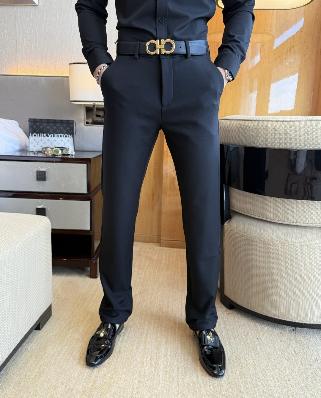 NO:550689,Jenya - 2025ss autumn and winter casual pants. Original 1:1 production, perfect choice for daily life, simple, atmospheric, fashionable and stylish, customized imported European cotton fabric, heavy industry washing process, complex and exquisite workmanship. It is easy to meet the needs of the four seasons, soft and elastic, smooth and neat, original auxiliary hardware, comfortable and easy to match on the upper body, durable code number 29-38, zegna, alexander wang19860909杰尼娅 - 2025ss年秋冬休闲裤.原单1:1制作,日常必备的完美之选,简单大气亦时尚有型,定制进口欧棉面料 ,重工洗水工艺,做工复杂工艺精湛.轻松迎合四季需要,手感柔软带弹力,流畅利落,原版辅料五金,上身舒适非常易搭耐看码数29-38,,zegna,alexander wang,Men's clothing