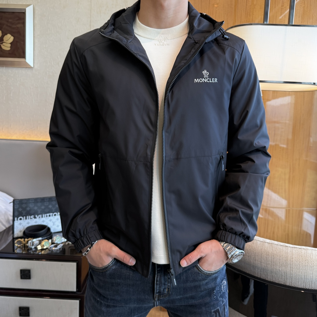 NO:572564,Mengkou - 2025ss autumn and winter hot style boutique jacket, customized high-quality polyester fiber fabric!  Logo design with top fashion big-name elements, complete with three standards!  Original hardware accessories, smooth lines, exquisite craftsmanship, awesome upper body shape, comfortable fabrics, windproof and warm, it is very fashionable, handsome and a must-have for casual and fashionable men with any combination!  Sizes M-3XL can fit up to 190 pounds!  ,,Moncler,jackets & coats,jackets & coats,alexander wang19860909蒙口 - 2025ss秋冬大爆款精品夹克外套,定制高品质聚酯纤维面料！顶级时尚大牌元素logo设计,三标齐全！原版五金辅料,线条流畅,工艺精致,上身版型超赞,面料舒适,挡风保暖,随意搭配都非常时尚帅气休闲时尚男仕必备款哦！尺码M-3XL 最大可穿190斤！,,Moncler,jackets & coats,jackets & coats,alexander wang,Men's clothing