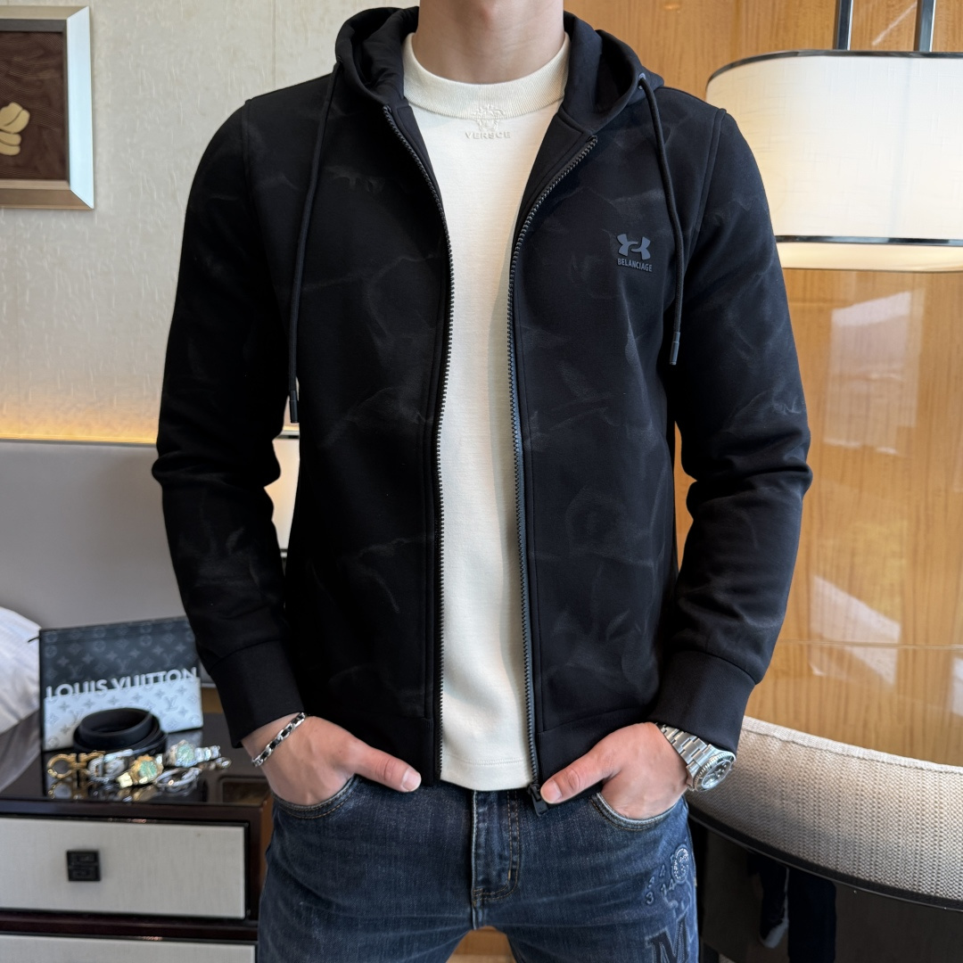 NO:564938,Balenciaga - 2025ss autumn and winter hot style boutique jacket, customized high-quality polyester fiber fabric!  Logo design with top fashion big-name elements, complete with three standards!  Original hardware accessories, smooth lines, exquisite craftsmanship, awesome upper body shape, comfortable fabrics, windproof and warm, it is very fashionable, handsome and a must-have for casual and fashionable men with any combination!  Sizes M-3XL can fit up to 190 pounds!  ,,balenciaga,jackets & coats,alexander wang19860909巴黎世家- 2025ss秋冬大爆款精品夹克,定制高品质聚酯纤维面料！顶级时尚大牌元素logo设计,三标齐全！原版五金辅料,线条流畅,工艺精致,上身版型超赞,面料舒适,挡风保暖,随意搭配都非常时尚帅气休闲时尚男仕必备款哦！尺码M-3XL 最大可穿190斤！,,balenciaga,jackets & coats,alexander wang,Men's clothing