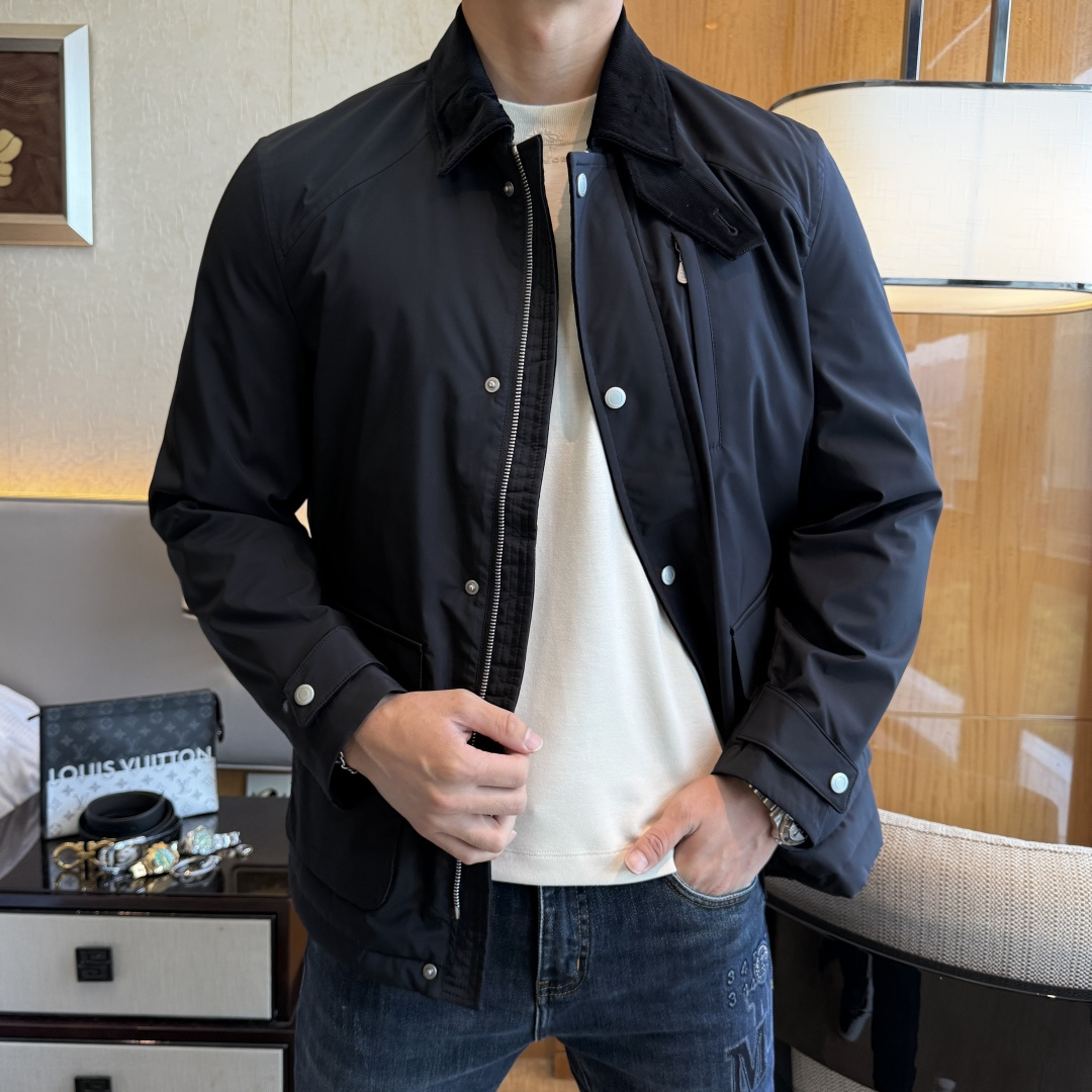 NO:572556,Bc - 2025ss autumn and winter hot style boutique jacket, customized high-quality polyester fiber fabric!  Logo design with top fashion big-name elements, complete with three standards!  Original hardware accessories, smooth lines, exquisite craftsmanship, awesome upper body shape, comfortable fabrics, windproof and warm, it is very fashionable, handsome and a must-have for casual and fashionable men with any combination!  Sizes M-3XL can fit up to 190 pounds!  ,,jackets & coats,jackets & coats,alexander wang19860909Bc - 2025ss秋冬大爆款精品夹克外套,定制高品质聚酯纤维面料！顶级时尚大牌元素logo设计,三标齐全！原版五金辅料,线条流畅,工艺精致,上身版型超赞,面料舒适,挡风保暖,随意搭配都非常时尚帅气休闲时尚男仕必备款哦！尺码M-3XL 最大可穿190斤！,,jackets & coats,jackets & coats,alexander wang,Men's clothing