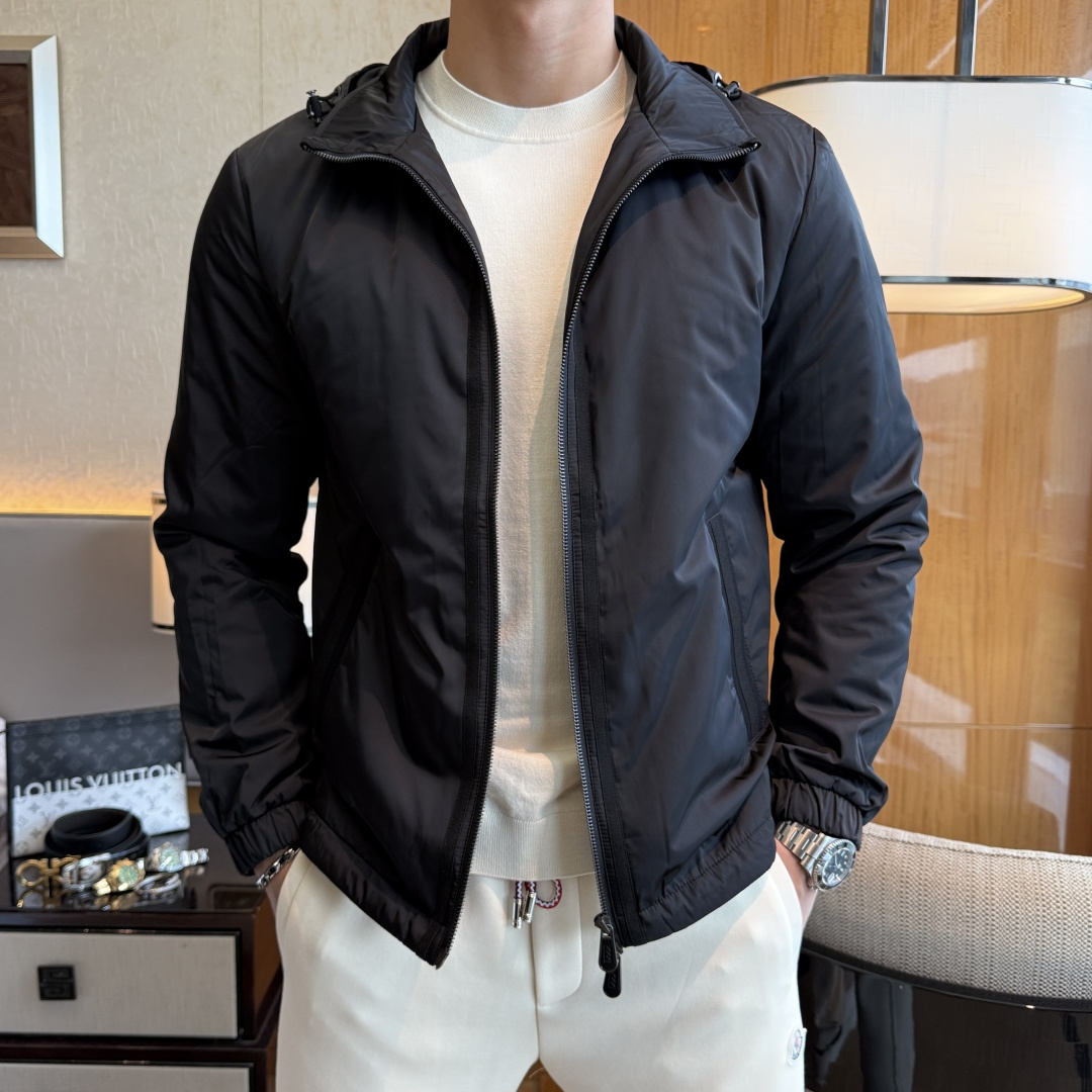 NO:566593,Zegna - 2025ss autumn and winter hot style boutique jacket, customized high-quality polyester fiber fabric!  Logo design with top fashion big-name elements, complete with three standards!  Original hardware accessories, smooth lines, exquisite craftsmanship, awesome upper body shape, comfortable fabrics, windproof and warm, it is very fashionable, handsome and a must-have for casual and fashionable men with any combination!  Sizes M-3XL can fit up to 190 pounds!  ,,zegna,jackets & coats,jackets & coats,alexander wang19860909杰尼娅 - 2025ss秋冬大爆款精品夹克外套,定制高品质聚酯纤维面料！顶级时尚大牌元素logo设计,三标齐全！原版五金辅料,线条流畅,工艺精致,上身版型超赞,面料舒适,挡风保暖,随意搭配都非常时尚帅气休闲时尚男仕必备款哦！尺码M-3XL 最大可穿190斤！,,zegna,jackets & coats,jackets & coats,alexander wang,Men's clothing