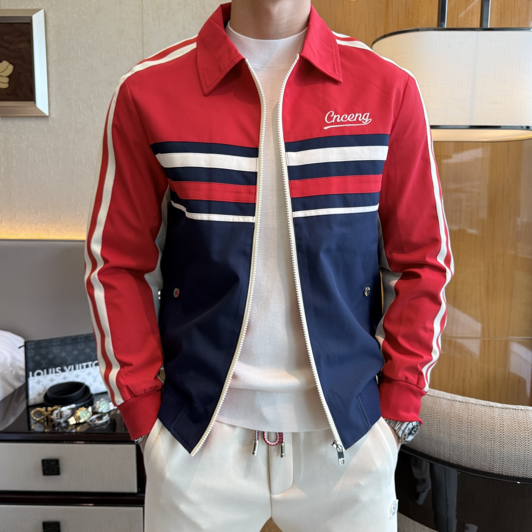 NO:573646,Gucci - 2025ss autumn and winter hot style boutique jacket, customized high-quality polyester fiber fabric!  Logo design with top fashion big-name elements, complete with three standards!  Original hardware accessories, smooth lines, exquisite craftsmanship, awesome upper body shape, comfortable fabrics, windproof and warm, it is very fashionable, handsome and a must-have for casual and fashionable men with any combination!  Sizes M-3XL can fit up to 190 pounds!  ,,jackets & coats,jackets & coats,alexander wang19860909古奇 - 2025ss秋冬大爆款精品夹克外套,定制高品质聚酯纤维面料！顶级时尚大牌元素logo设计,三标齐全！原版五金辅料,线条流畅,工艺精致,上身版型超赞,面料舒适,挡风保暖,随意搭配都非常时尚帅气休闲时尚男仕必备款哦！尺码M-3XL 最大可穿190斤！,,jackets & coats,jackets & coats,alexander wang,Men's clothing