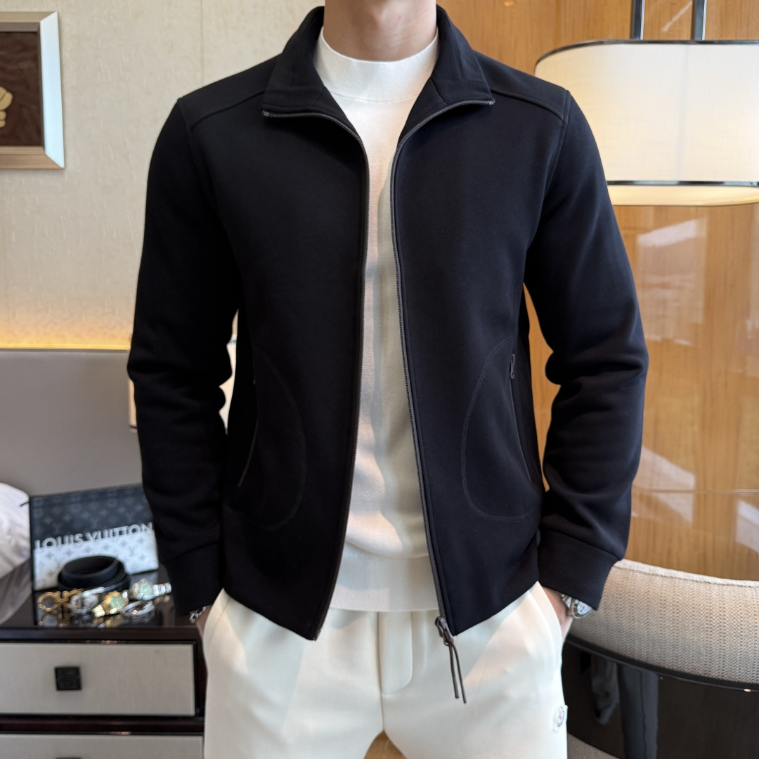 NO:573627,Zegna - 2025ss autumn and winter hot style boutique jacket, customized high-quality polyester fiber fabric!  Logo design with top fashion big-name elements, complete with three standards!  Original hardware accessories, smooth lines, exquisite craftsmanship, awesome upper body shape, comfortable fabrics, windproof and warm, it is very fashionable, handsome and a must-have for casual and fashionable men with any combination!  Sizes M-3XL can fit up to 190 pounds!  ,,zegna,jackets & coats,jackets & coats,alexander wang19860909杰尼娅 - 2025ss秋冬大爆款精品夹克外套,定制高品质聚酯纤维面料！顶级时尚大牌元素logo设计,三标齐全！原版五金辅料,线条流畅,工艺精致,上身版型超赞,面料舒适,挡风保暖,随意搭配都非常时尚帅气休闲时尚男仕必备款哦！尺码M-3XL 最大可穿190斤！,,zegna,jackets & coats,jackets & coats,alexander wang,Men's clothing