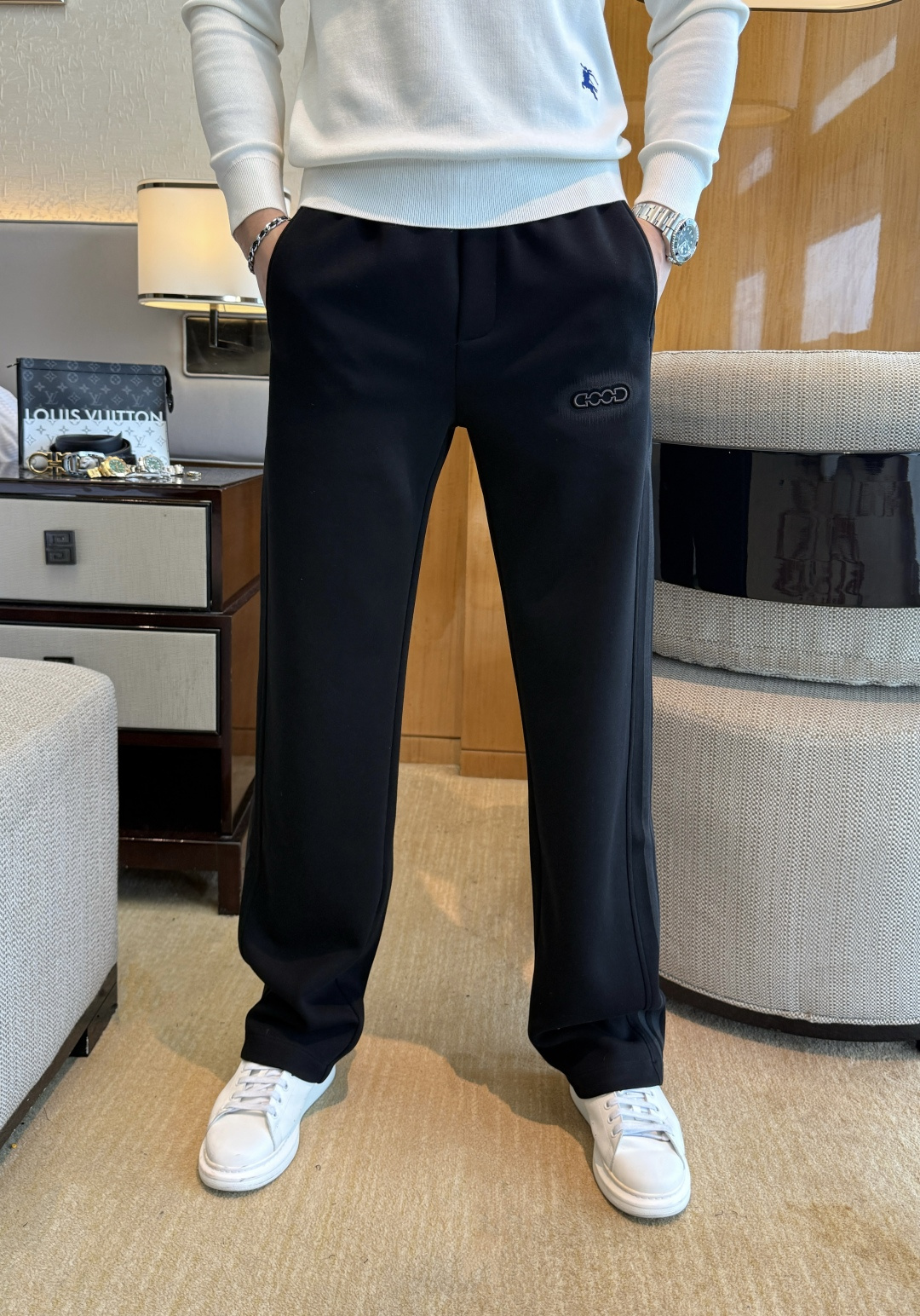 NO:570765,LV - 2025ss autumn and winter counters simultaneously popular casual wide-leg pants. This season's must-have versatile style, the upper body is extremely outstanding, super versatile style, 1:1 replica of the original version, complete with three standards!  The counter is designed with the latest fashion elements, imported custom-woven high-quality European cotton fabrics, with super good styles, a must-have for casual fashion!  Highly recommended, sizes 29-36, louis vuitton, alexander wang19860909LV - 2025ss秋冬专柜同步爆款休闲宽腿裤,本季必入百搭款式,上身极为出挑,超级百搭款 ,原版1:1复刻,三标齐全！专柜最新时尚元素设计,进口定织高品质欧棉面料,版型超好,休闲时尚必备！强烈推荐款 尺码 29-36,,louis vuitton,alexander wang,Men's clothing