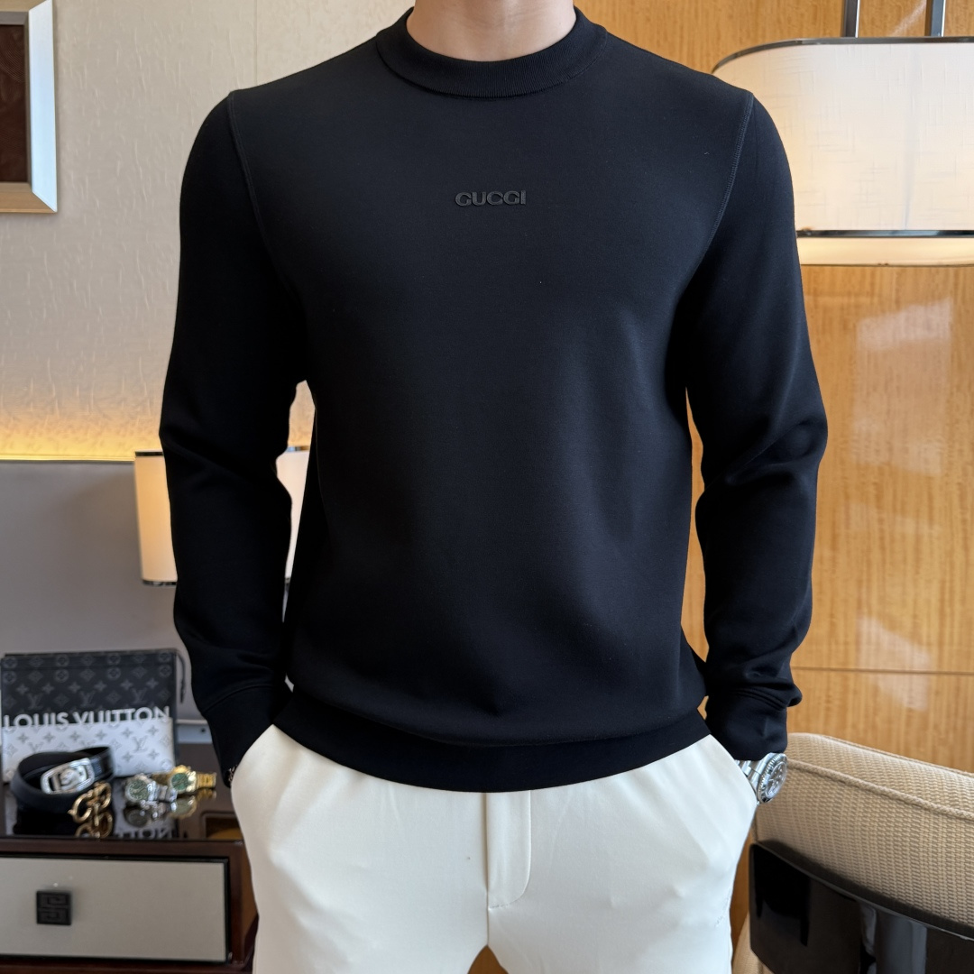 NO:597131,Gucci - 2025ss autumn hot new style, the highest version of fashionable pullover cashmere sweatshirt, a classic that must be released every year. Favored and respected by major stars, it uses high-end European cotton blended fabrics, heavy craftsmanship, original hardware accessories logo design, soft and smooth, and dense texture!  Stylish upper body!  One of the impeccable must-have styles for autumn!  M-3XL can wear up to 190 pounds!  ,,hoodie,sweatshirts,alexander wang19860909古奇 - 2025ss秋季大爆新款,最高版本时尚套头羊绒卫衣、每年必出的经典之作.受各大明星的青睐推崇,精选高端欧棉混纺面料,重工艺制作,原版五金辅料logo设计,柔软顺滑,质地密实！上身时尚有型！秋季无可挑剔必选款式之一！M-3XL 最大穿190斤！,,hoodie,sweatshirts,alexander wang,Men's clothing