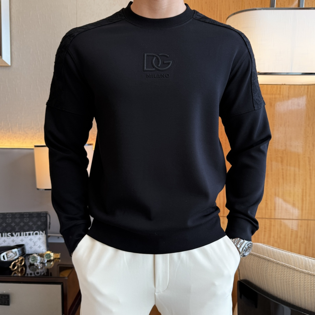 NO:726950,Replace DG - ss after the new year, a hot new model in autumn, the highest version of fashionable pullover sweatshirt, a classic that must be released every year. Favored and respected by major celebrities, it uses high-end European cotton blended fabrics, heavy craftsmanship, original hardware accessories and logo design, soft and smooth, and dense texture!  Stylish upper body!  One of the impeccable must-have styles for autumn!  M-3XL,,hoodie,sweatshirts,19860909年后退换DG - ss秋季大爆新款,最高版本时尚套头卫衣、每年必出的经典之作.受各大明星的青睐推崇,精选高端欧棉混纺面料,重工艺制作,原版五金辅料logo设计,柔软顺滑,质地密实！上身时尚有型！秋季无可挑剔必选款式之一！M-3XL,,hoodie,sweatshirts,,Men's clothing