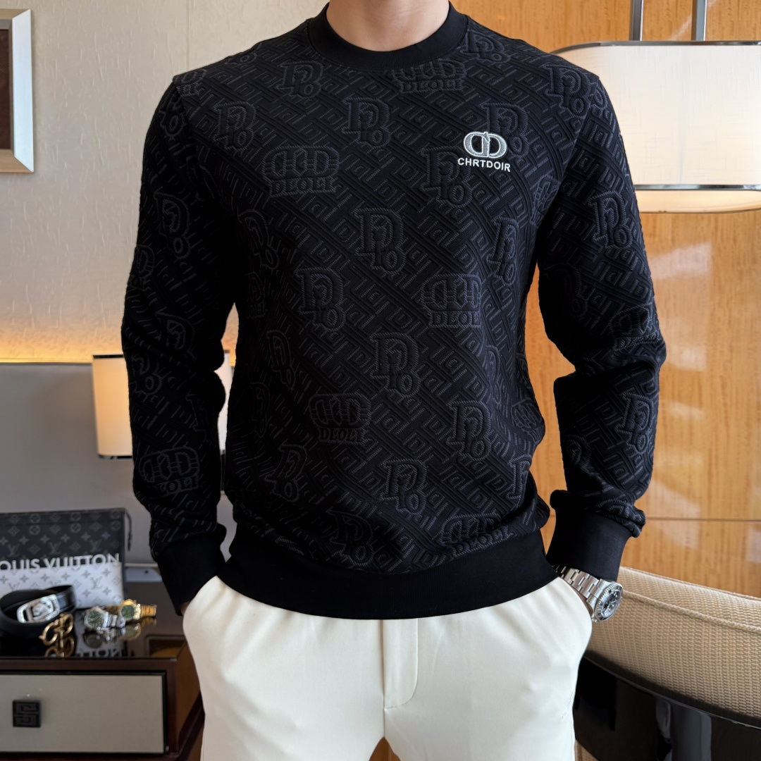 NO:691872,Dior - 2025ss hot new style in autumn, the highest version of fashionable pullover sweatshirt, a classic that must be released every year. Favored and respected by major stars, it uses high-end European cotton blended fabrics, heavy craftsmanship, original hardware accessories and logo design, soft and smooth, and dense texture!  Stylish upper body!  One of the impeccable must-have styles for autumn!  M-3XL can wear up to 190 pounds!  ,,dior,hoodie,sweatshirts,19860909迪奥 - 2025ss秋季大爆新款,最高版本时尚套头卫衣、每年必出的经典之作.受各大明星的青睐推崇,精选高端欧棉混纺面料,重工艺制作,原版五金辅料logo设计,柔软顺滑,质地密实！上身时尚有型！秋季无可挑剔必选款式之一！M-3XL 最大穿190斤！,,dior,hoodie,sweatshirts,,Men's clothing