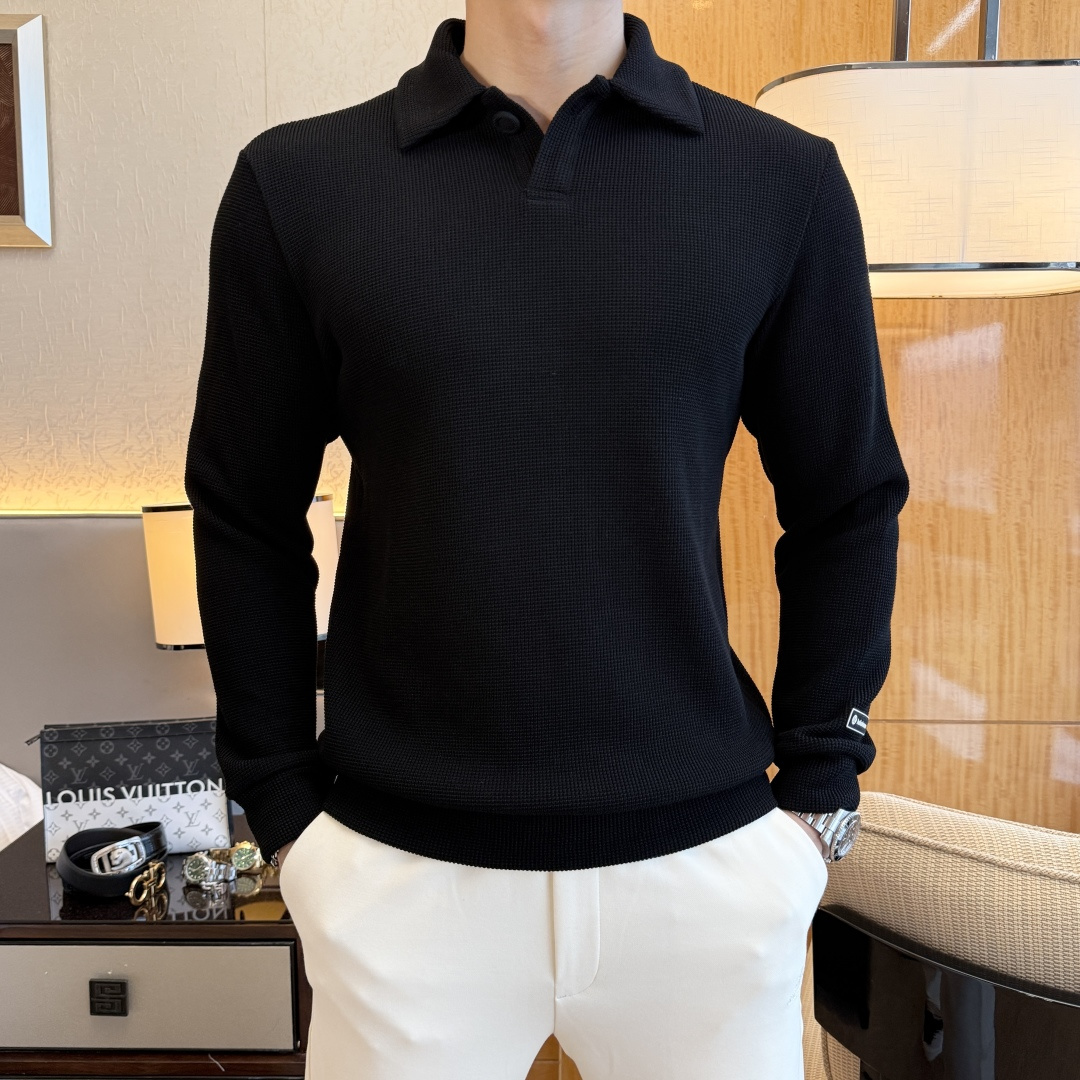 NO:623338,Lulu- 2025ss Autumn and Winter counter's popular polo long-sleeved T-shirt, casual and fashionable outer wear, a must-have for inner wear, custom imported high-grade cotton fabric, the fabric has a delicate feel, close to the body and is comfortable without digging into the flesh, and the upper body has a good shape. It is warm to wear, and the counter logo design is very unique. The original quality and craftsmanship are definitely the highest version on the market. The top original version is awesome to wear. It is soft and crisp, not easy to deform. The seams and seams are very rigorous and elegant. Absolute first-line OEM requirements!  Don’t miss it, male gods!  Size M-3XL can wear up to 200 pounds!  ,,tees,t-shirt,alexander wang19860909Lulu- 2025ss秋冬专柜大爆款polo长袖T恤,休闲时尚外穿 内搭必备款,定制进口高级棉面料,面料手感细腻,贴身舒适不扎肉,上身版型好 穿着保暖,专柜标志设计非常独特,原版品质与工艺 绝对市场最高版本 顶级原版穿着超赞 柔顺挺括,不易变形.锁边缝盘都非常严谨考究 绝对一线代工要求！男神们别错过！ 尺码 M-3XL 最大可穿200斤！,,tees，t-shirt,alexander wang,Men's clothing