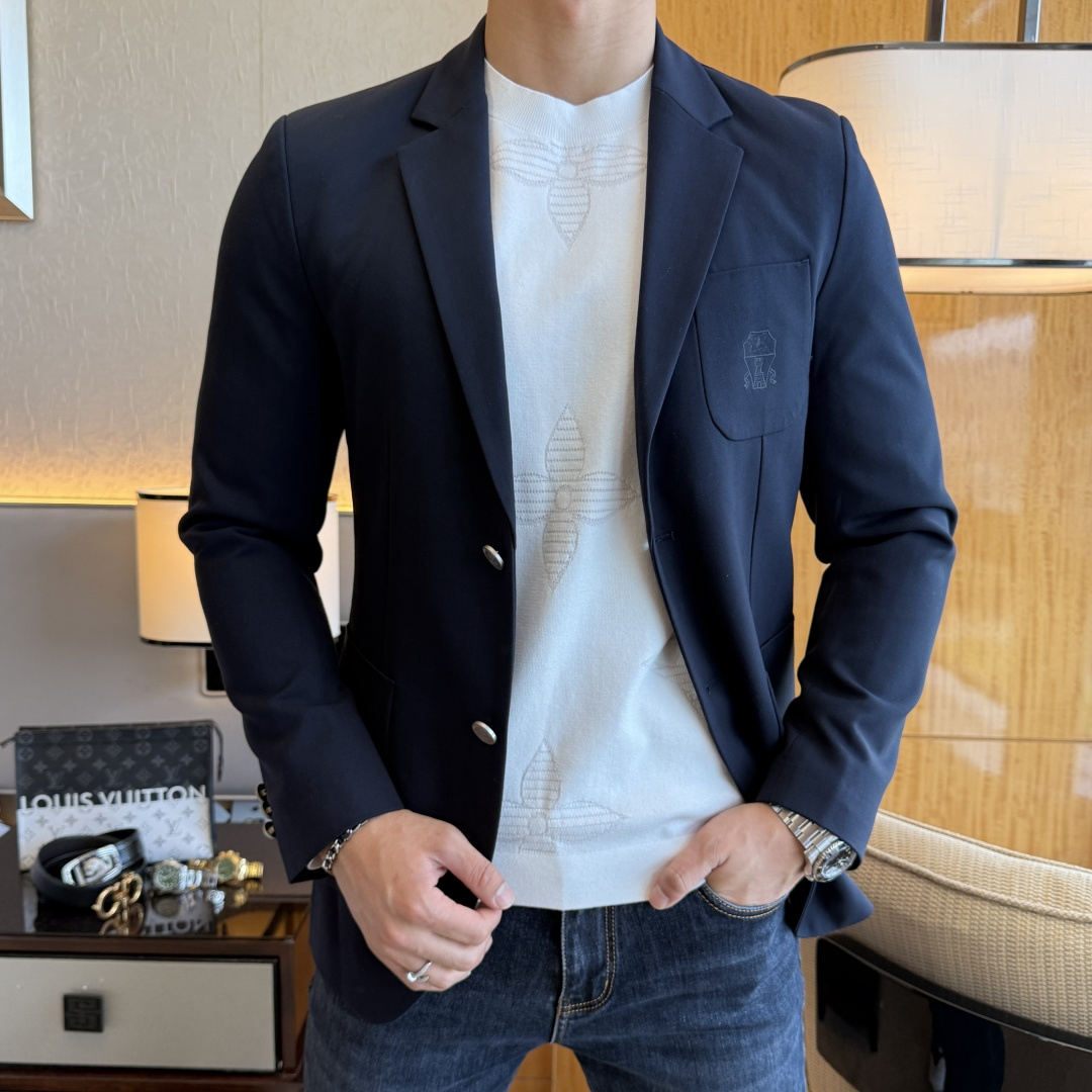 NO:623305,Bc- 2025ss Snake Autumn and Winter hot style casual suit jacket. The most fashionable and simple design, decent and casual, highlighting the exquisiteness. Fabric This technologically customized polyester fiber fabric is not a traditional design and looks more youthful and fashionable. The details are very particular. The upper body effect is a regular style but the tailoring is very special. The effect is not loose or slim. It is moderate. No matter whether you are fat or thin, there are different styles. Sizes 48-56, jackets & coats, business suit, alexander wang19860909Bc- 2025ss蛇年秋冬大爆款休闲西装外套 最为时尚简约设计,大气得体,随意中凸显精致.面料 此款科技定制聚酯纤维面料, 不是传统的设计 更加显得年轻时尚 细节 非常讲究 上身效果属于常规款但是剪裁非常特别 效果并不是宽松 也不是修身 属于适中 无论胖瘦穿上身 都有不同的风格尺码48-56,,jackets & coats,business suit,alexander wang,Men's clothing