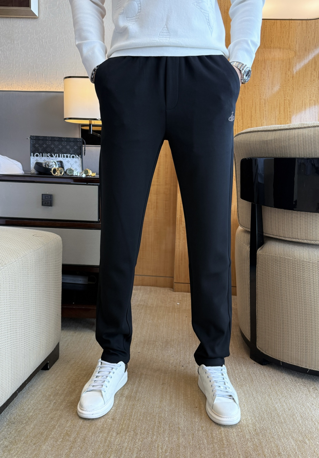 NO:628594,Queen Mother of the West - 2025ss autumn and winter counters simultaneously popular casual pants, a must-have versatile style this season, the upper body is extremely outstanding, super versatile style, 1:1 replica of the original version, complete with three labels!  The counter is designed with the latest fashion elements, imported custom-woven high-quality European cotton fabrics, with super good styles, a must-have for casual fashion!  Highly recommended, size 29-38, alexander wang19860909西太后 - 2025ss秋冬专柜同步爆款休闲裤,本季必入百搭款式,上身极为出挑,超级百搭款 ,原版1:1复刻,三标齐全！专柜最新时尚元素设计,进口定织高品质欧棉面料,版型超好,休闲时尚必备！强烈推荐款 尺码 29-38,,alexander wang,Men's clothing