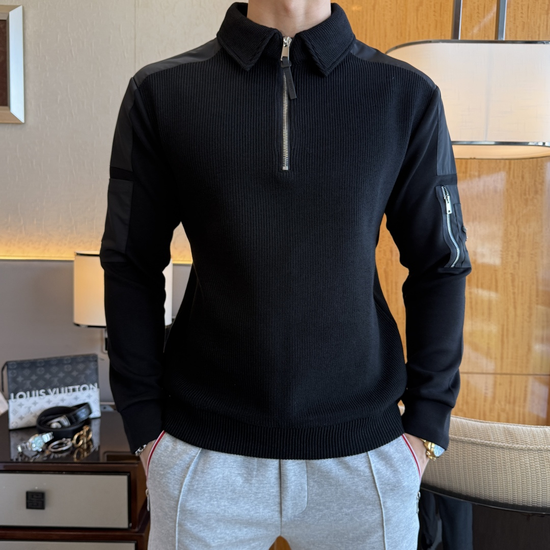 NO:690966,Prada - 2025ss hot new style in autumn, the highest version of fashionable pullover sweatshirt, a classic that must be released every year. Favored and respected by major stars, it uses high-end European cotton blended fabrics, heavy craftsmanship, original hardware accessories and logo design, soft and smooth, and dense texture!  Stylish upper body!  One of the impeccable must-have styles for autumn!  M-3XL maximum weight!  ,,prada,hoodie,sweatshirts,19860909普拉达 - 2025ss秋季大爆新款,最高版本时尚套头卫衣、每年必出的经典之作.受各大明星的青睐推崇,精选高端欧棉混纺面料,重工艺制作,原版五金辅料logo设计,柔软顺滑,质地密实！上身时尚有型！秋季无可挑剔必选款式之一！M-3XL 最大穿斤！,,prada,hoodie,sweatshirts,,Men's clothing