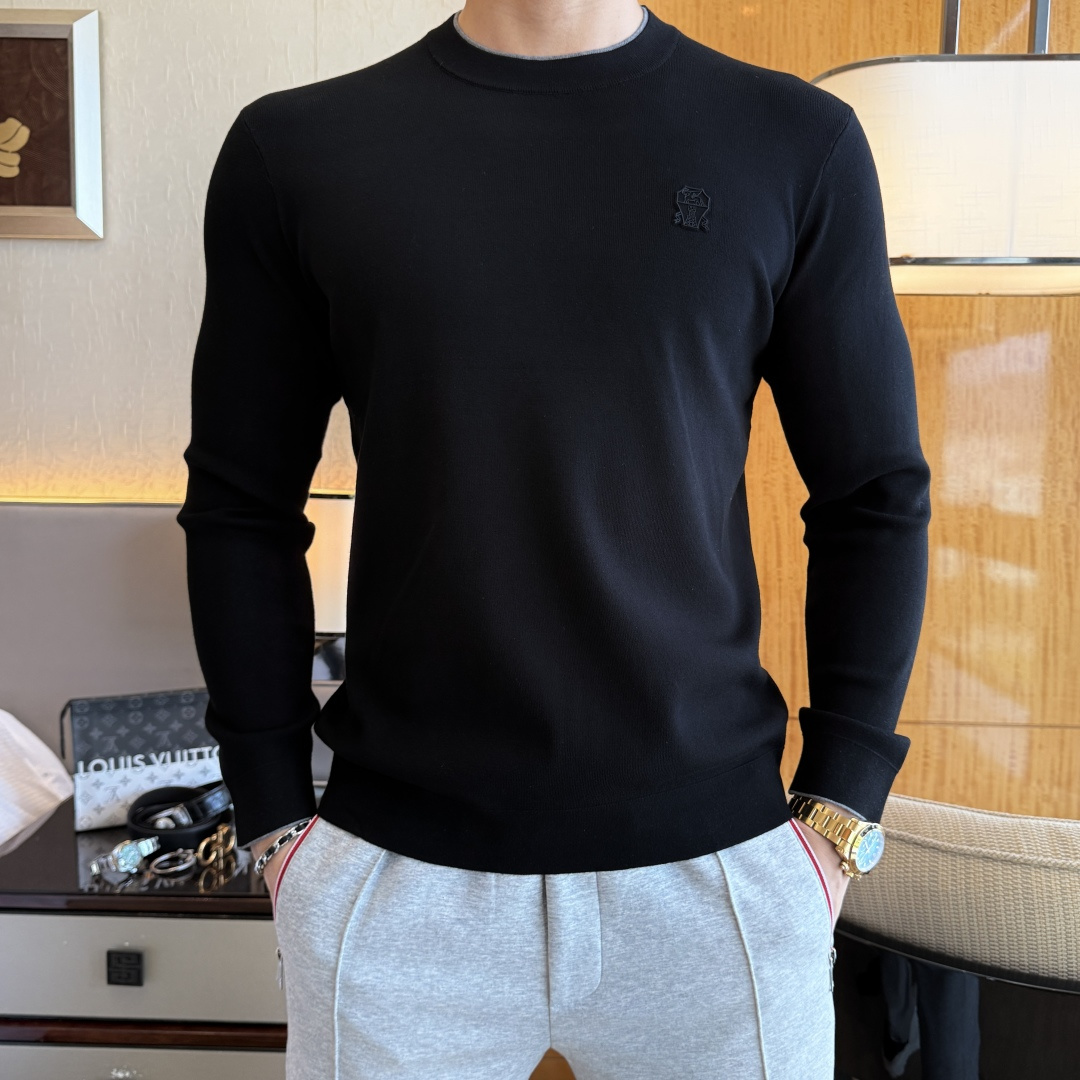 NO:598254,Bc- 2025ss Autumn and Winter counter's popular knitted sweater, casual and fashionable outer wear, a must-have for inner wear, custom-made imported worsted wool fabric, the fabric has a delicate feel, close to the body and is comfortable without digging into the flesh, and the upper body has a good shape. It is warm to wear, and the counter logo design is very unique. The original quality and craftsmanship are definitely the highest version on the market. The top original version is awesome to wear. It is soft and crisp, not easy to deform. The seams and seams are very rigorous and elegant, absolutely the first-line OEM requirements!  Don’t miss it, male gods!  Size M-3XL,,alexander wang19860909Bc- 2025ss秋冬专柜大爆款针织毛衫,休闲时尚外穿 内搭必备款,定制进口精纺绵羊毛面料,面料手感细腻,贴身舒适不扎肉,上身版型好 穿着保暖,专柜标志设计非常独特,原版品质与工艺 绝对市场最高版本 顶级原版穿着超赞 柔顺挺括,不易变形.锁边缝盘都非常严谨考究 绝对一线代工要求！男神们别错过！ 尺码 M-3XL,,alexander wang,Men's clothing