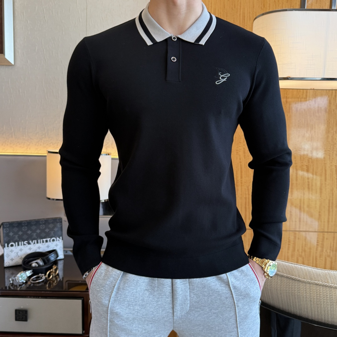 NO:652575,DG - 2025ss Autumn and Winter counter's popular polo sweater, casual and fashionable outer wear, a must-have for inner wear, custom-made imported wool blended fabric, the fabric has a delicate feel, close to the body and is comfortable without digging into the flesh, and the upper body has a good shape. It is warm to wear, and the counter logo design is very unique. The original quality and craftsmanship are definitely the highest version on the market. The top original version is awesome to wear. It is soft and crisp, not easy to deform. The seams and seams are very rigorous and elegant. Absolutely the first-line OEM requirements!  Don’t miss it, male gods!  Size M-4XL, up to 200 pounds!  ,,alexander wang19860909DG - 2025ss秋冬专柜大爆款polo毛衫,休闲时尚外穿 内搭必备款,定制进口羊毛混纺面料,面料手感细腻,贴身舒适不扎肉,上身版型好 穿着保暖,专柜标志设计非常独特,原版品质与工艺 绝对市场最高版本 顶级原版穿着超赞 柔顺挺括,不易变形.锁边缝盘都非常严谨考究 绝对一线代工要求！男神们别错过！ 尺码 M-4XL 最大穿200斤！,,alexander wang,Men's clothing