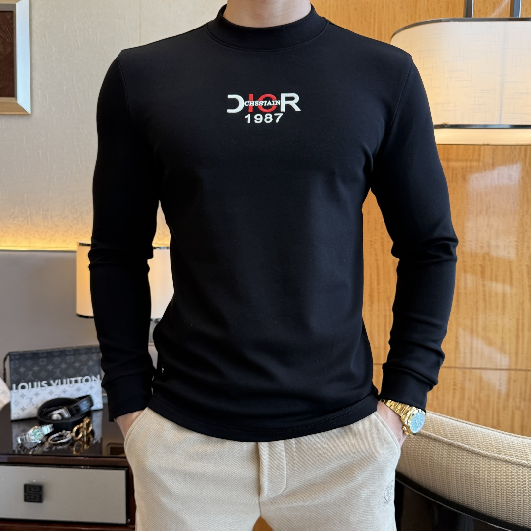 NO:623308,Dior - 2025ss autumn hot-selling thin velvet long-sleeved T-shirt, made of customized high-grade cotton fabrics, fashionable big-name element logo design, soft, delicate, comfortable and warm, made with multiple processes, a basic base layer shirt is indispensable in a man's wardrobe. It can be used to match various clothes anytime and anywhere to meet your daily needs. The design of the clothes is simple but not simple. Dear friends, hurry up and get it. Standard version, size M~3XL, can wear up to 190 pounds!  ,,dior,tees,t-shirt,alexander wang19860909迪奥 - 2025ss秋装大爆款薄绒长袖T恤,采用定制高级棉面料 时尚大牌元素logo设计,柔软细腻舒适保暖,多重工艺制作,男人的衣柜都少不了基础打底衫 随时随地都可以拿来搭配各种服饰 满足您日常生活需求 ,衣服设计简约而不简单 , 亲们赶紧入手 标准版型 尺码M~3XL 最大可穿190斤！,,dior,tees，t-shirt,alexander wang,Men's clothing