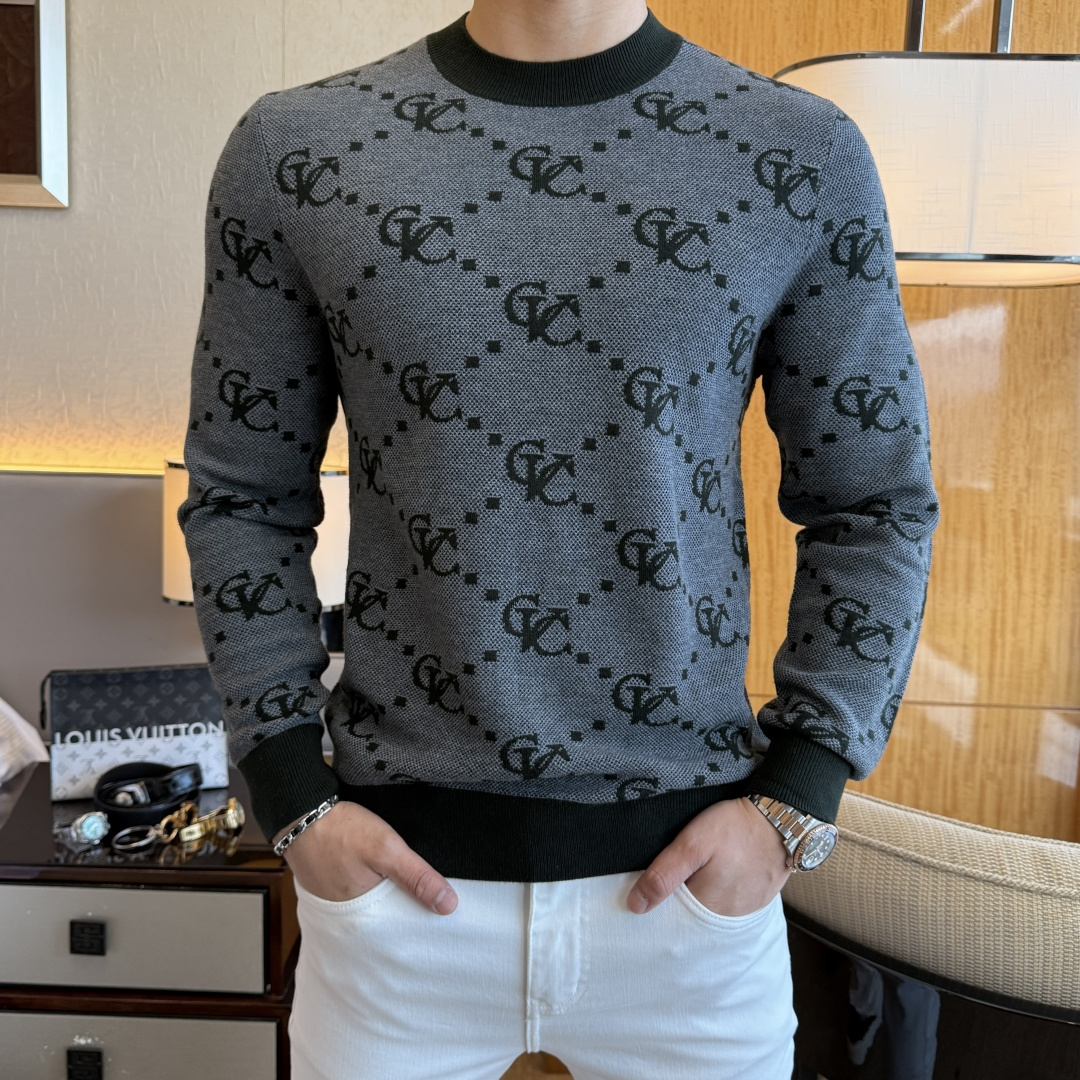 NO:598248,Givenchy - 2025ss Autumn and Winter Counter Hot Knitted Sweaters, Casual and Fashionable Outerwear, Must-Have Interior Style, Customized Imported Worsted Wool Fabric, The Fabric Has a Fine Handle, Comfortable Close-fitting, Not Pricking, Good Upper Body Shape, Warm to Worn, Counter Logo Design is Very Unique, Original Quality and Craftsmanship, Absolutely the Highest Version on the Market. Top Original Originals Wear Awesome, Smooth and Stiff, Not Easily Deformed. The Overlocking and Sewing Plates Are Very Rigorous, Absolute First-line OEM Requirements!  Don’t miss it, male gods!  Size M-3XL,,givenchy,alexander wang19860909纪梵希- 2025ss秋冬专柜大爆款针织毛衫,休闲时尚外穿 内搭必备款,定制进口精纺绵羊毛面料,面料手感细腻,贴身舒适不扎肉,上身版型好 穿着保暖,专柜标志设计非常独特,原版品质与工艺 绝对市场最高版本 顶级原版穿着超赞 柔顺挺括,不易变形.锁边缝盘都非常严谨考究 绝对一线代工要求！男神们别错过！ 尺码 M-3XL,,givenchy,alexander wang,Men's clothing