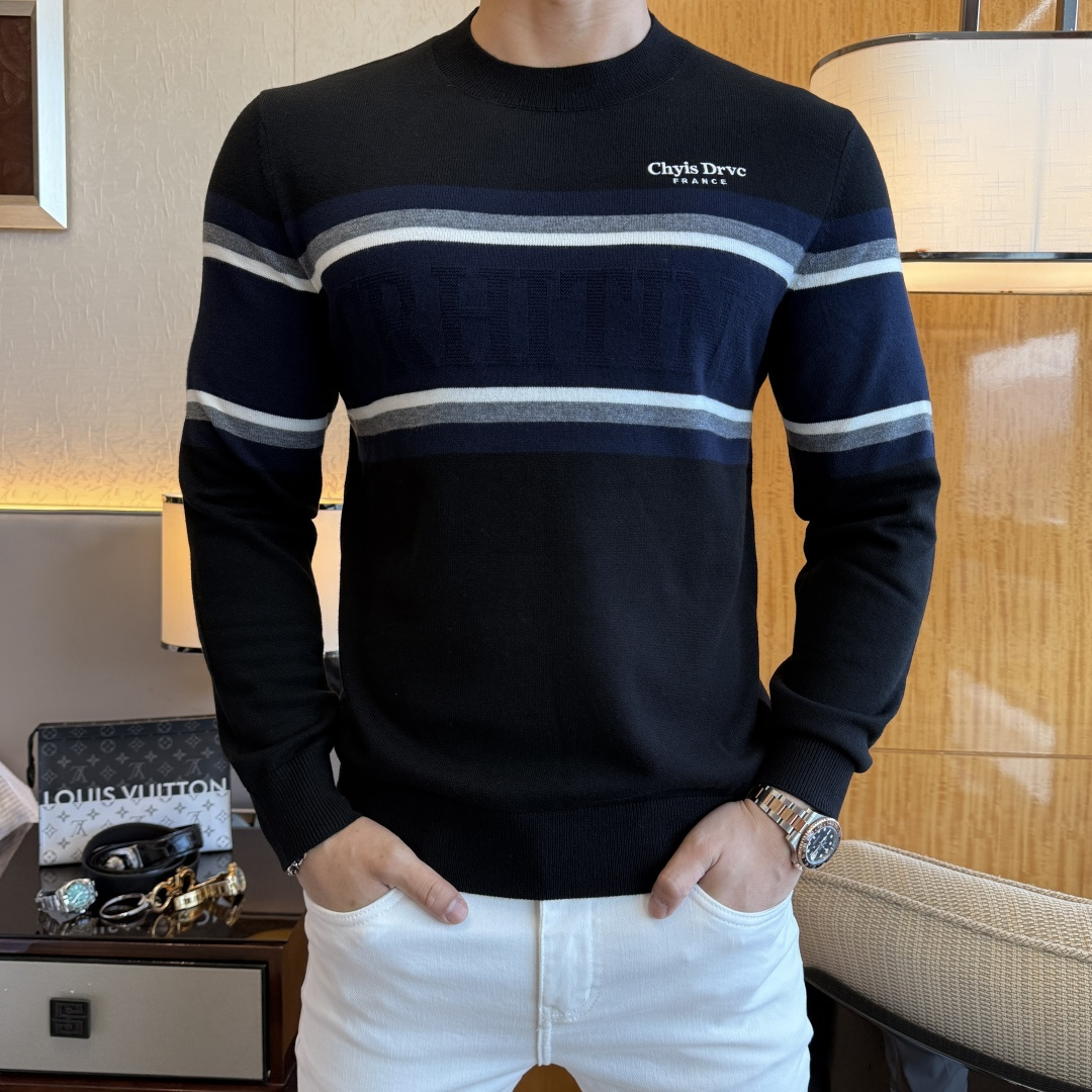 NO:599242,Dior - 2025ss Autumn and Winter Counter's most popular woolen sweater, casual and fashionable outer wear, a must-have for inner wear, customized imported worsted sheep wool fabric, the fabric has a delicate feel, close to the body and is comfortable without digging into the flesh, and the upper body has a good shape. It is warm to wear, and the counter logo design is very unique. The original quality and craftsmanship are definitely the highest version on the market. The top original version is awesome to wear. It is soft and crisp, not easy to deform. The seams and stitching plates are very rigorous and absolutely meet the requirements of first-line OEMs!  Don’t miss it, male gods!  Size M-3XL,,dior,alexander wang19860909迪奥- 2025ss秋冬专柜大爆款羊毛衫,休闲时尚外穿 内搭必备款,定制进口精纺绵羊毛面料,面料手感细腻,贴身舒适不扎肉,上身版型好 穿着保暖,专柜标志设计非常独特,原版品质与工艺 绝对市场最高版本 顶级原版穿着超赞 柔顺挺括,不易变形.锁边缝盘都非常严谨考究 绝对一线代工要求！男神们别错过！ 尺码 M-3XL,,dior,alexander wang,Men's clothing