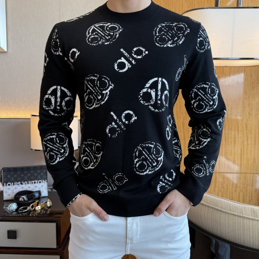 NO:599246,alo- 2025ss Autumn and Winter Counter's Hottest Wool Sweater, Casual and Fashionable Outerwear, Must-Have Interior Style, Made from Customized Imported Worsted Wool Fabric, The Fabric Has a Fine Handle, It's Close-fitting and Comfortable, It Doesn't Cut into the Flesh, and It Has a Good Upper Body Shape. It is warm to wear. The counter logo design is very unique. The original quality and craftsmanship are definitely the highest version on the market. The top-notch original version is awesome to wear. It is soft and crisp, not easy to deform. The seams and stitching plates are very rigorous and absolutely meet the requirements of first-line OEMs!  Don’t miss it, male gods!  Size M-3XL,,alexander wang19860909alo- 2025ss秋冬专柜大爆款羊毛衫,休闲时尚外穿 内搭必备款,定制进口精纺绵羊毛面料,面料手感细腻,贴身舒适不扎肉,上身版型好 穿着保暖,专柜标志设计非常独特,原版品质与工艺 绝对市场最高版本 顶级原版穿着超赞 柔顺挺括,不易变形.锁边缝盘都非常严谨考究 绝对一线代工要求！男神们别错过！ 尺码 M-3XL,,alexander wang,Men's clothing