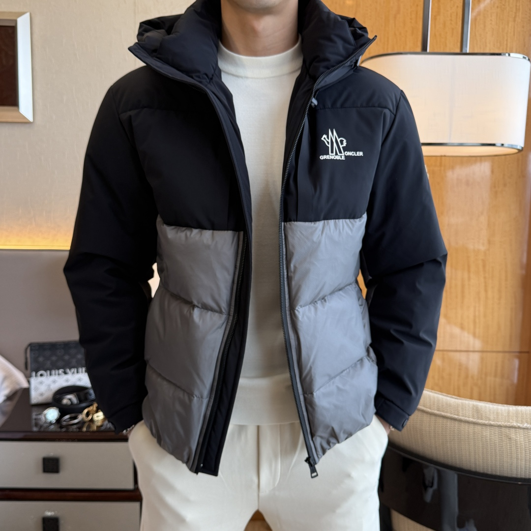 NO:599254,Mouth -  2025 new winter men's down jacket, high-quality design, is a must-have for any man, handsome and handsome. Heavy craftsmanship, 90 down filling, but the fashion stance remains firm, first-class texture, crisp and slim. Classic lapel down, mature and stable style, fine texture, good gloss, and very clear texture, simple and elegant style, strong fashion, version leading the current trend, the upper body effect is very good, the fabric is novel and soft to the touch  Fearless and changeable, blooming in comfort and uniqueness. Calmly and confidently walk the way of urban men's spring clothing. Multi-touch fabric selection, showing the eclectic charm. The upper body will not have any wrinkles, the shape is excellent, the upper body is stylish and handsome, the customized accessories are iconic, and the details determine success or failure. Colors and colors, sizes 48 - 56, can be worn up to 190 pounds.,, Moncler, jackets & coats, down jacket, alexander wang19860909蒙口 - 2025年冬季新款男士羽绒服外套,高品质设计,是任何男人都必备的王牌好货,帅气爆表.重工艺直冲工艺,90绒填充,但时尚立场坚挺如故,质感一流,挺括修身.经典翻领的羽绒,成熟稳重风,质感细腻,光泽感佳,且纹理非常清晰,款式简洁大气,时尚度强、版型引领当前趋势,上身效果非常好,面料新颖,手感软 无畏多变,舒适与独特中绽放.从容、自信游走都市型男春装之道.多重触感的面料选择,彰显不拘一格的魅力上身不会有任何褶皱,版型极好,上身有型帅气,定制辅料带有标志性,细节决定成败.颜色图色 尺码48 - 56 最大可穿到190斤.,,Moncler,jackets & coats,down jacket,alexander wang,Men's clothing